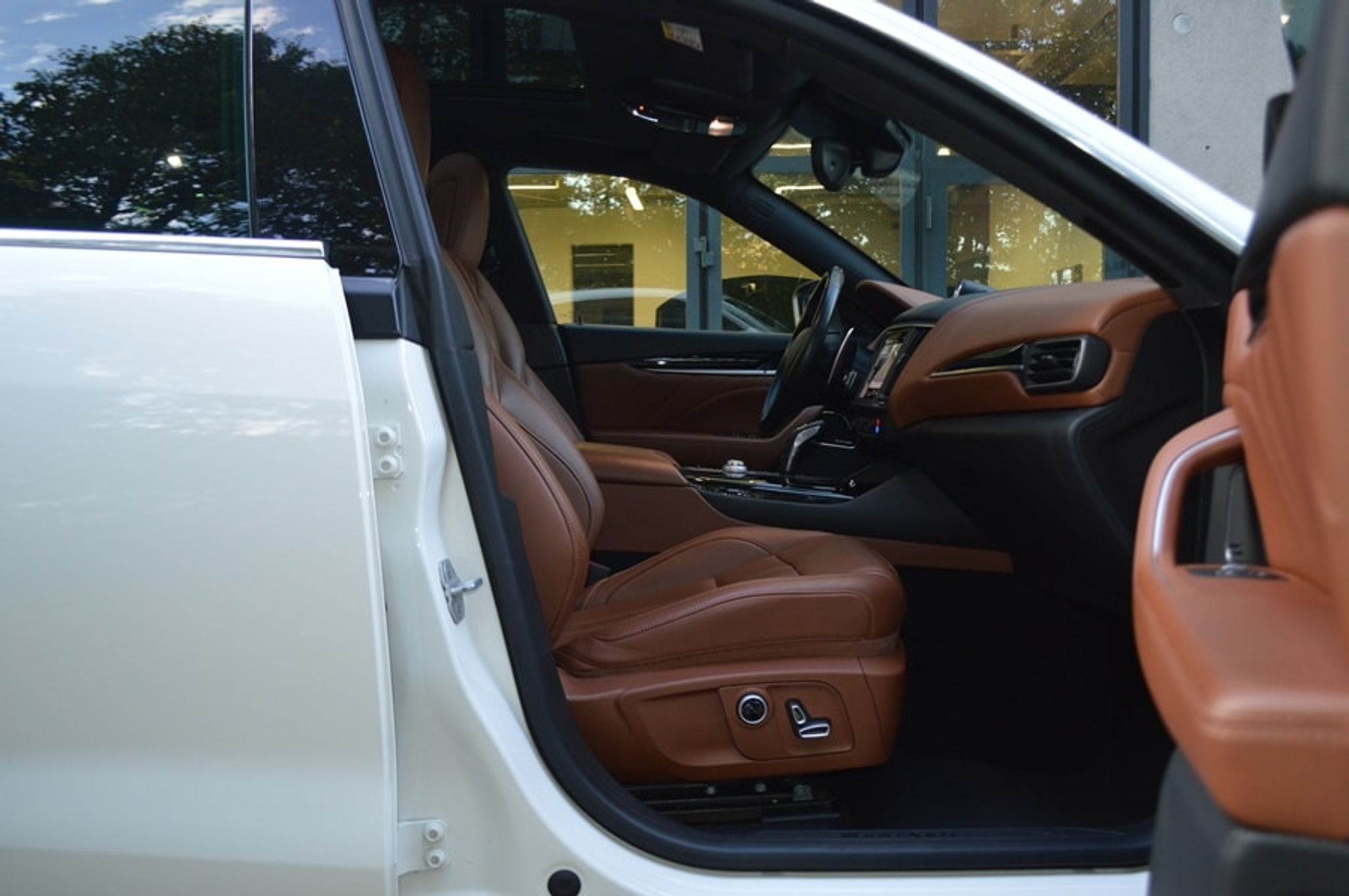 listing desktop thumbnail image 6