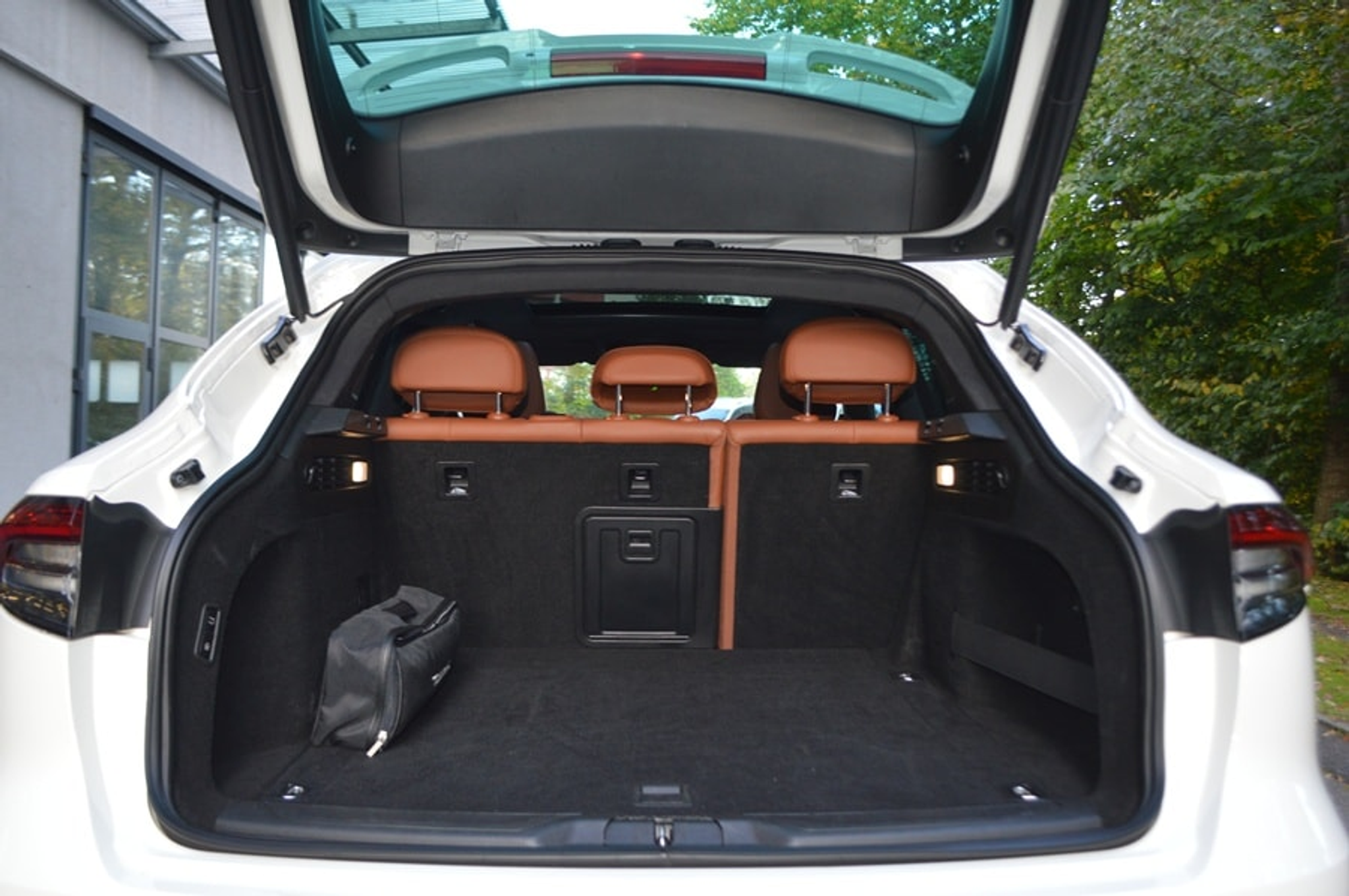 listing desktop thumbnail image 10