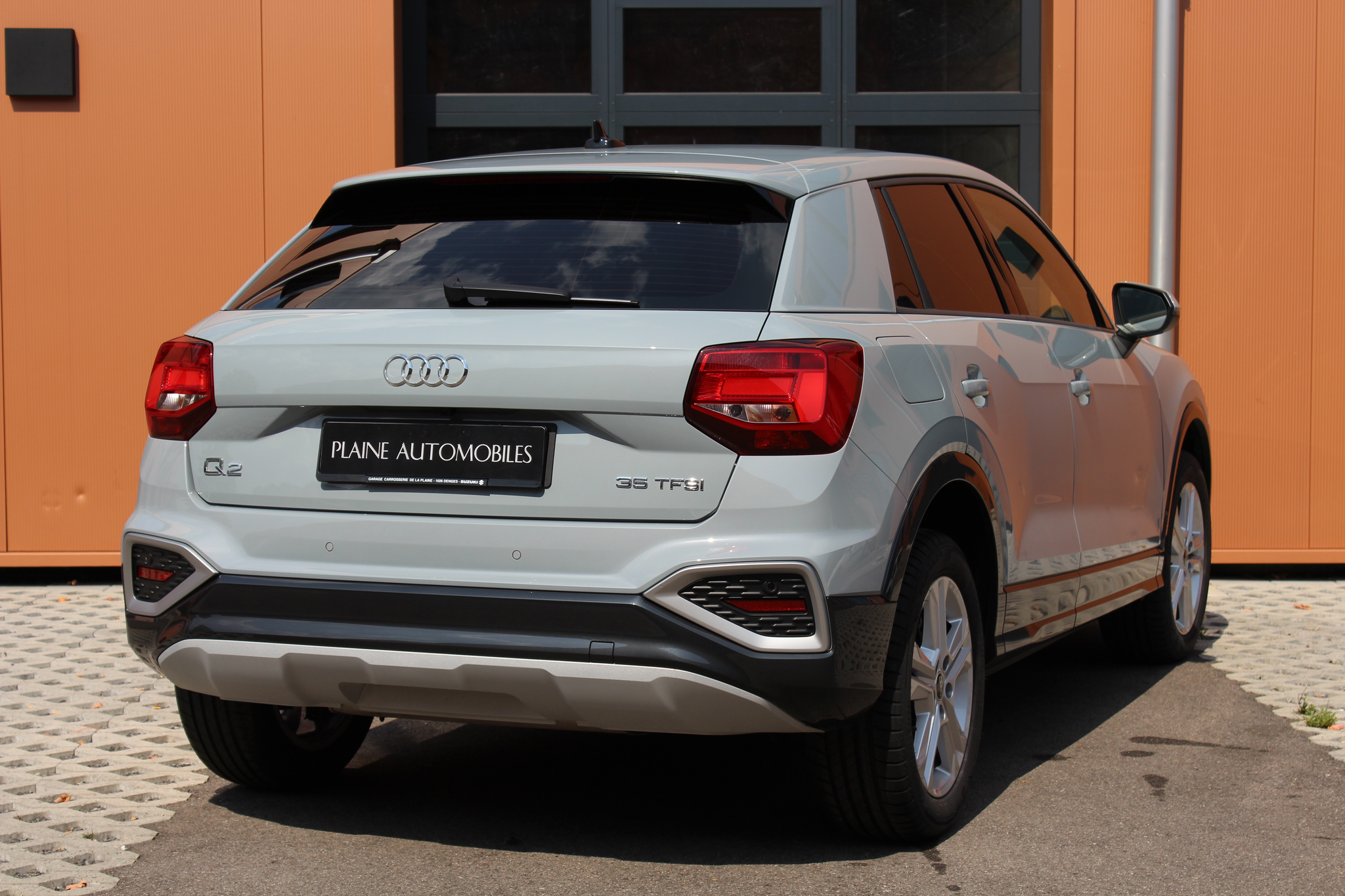 listing desktop thumbnail image 6