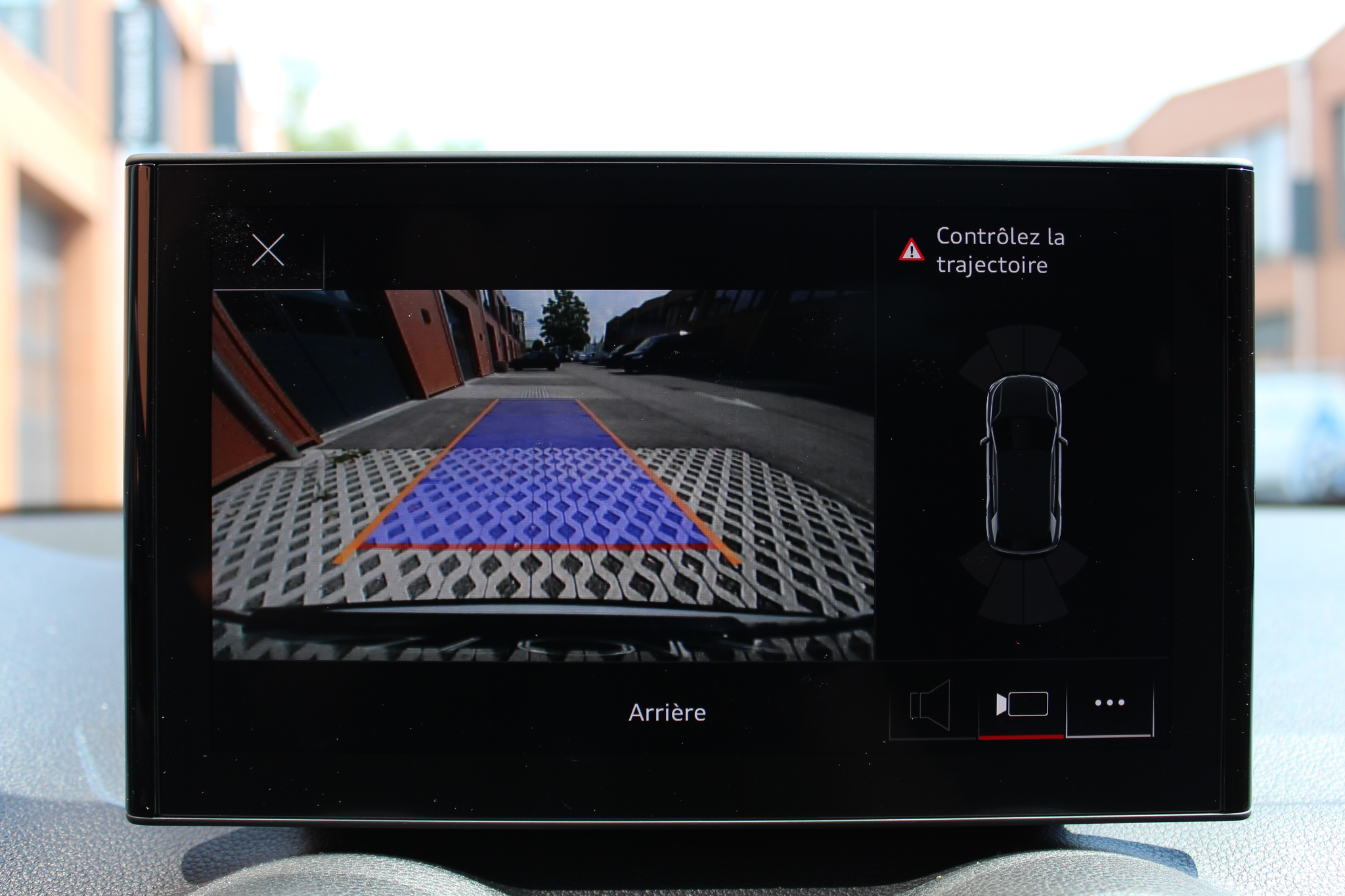 listing desktop thumbnail image 12