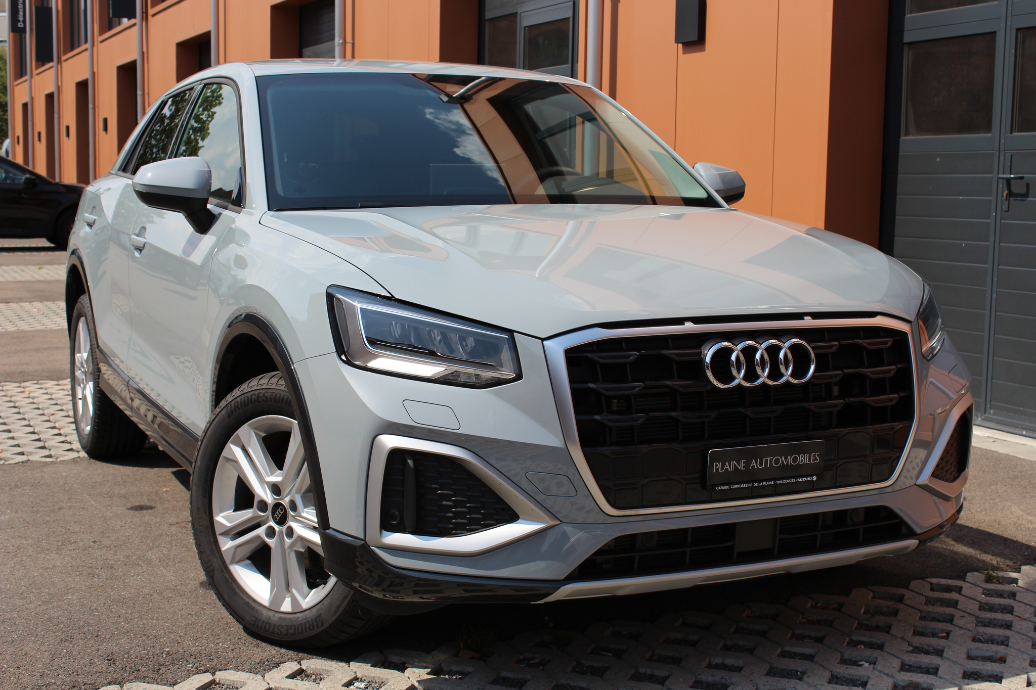 listing desktop thumbnail image 2