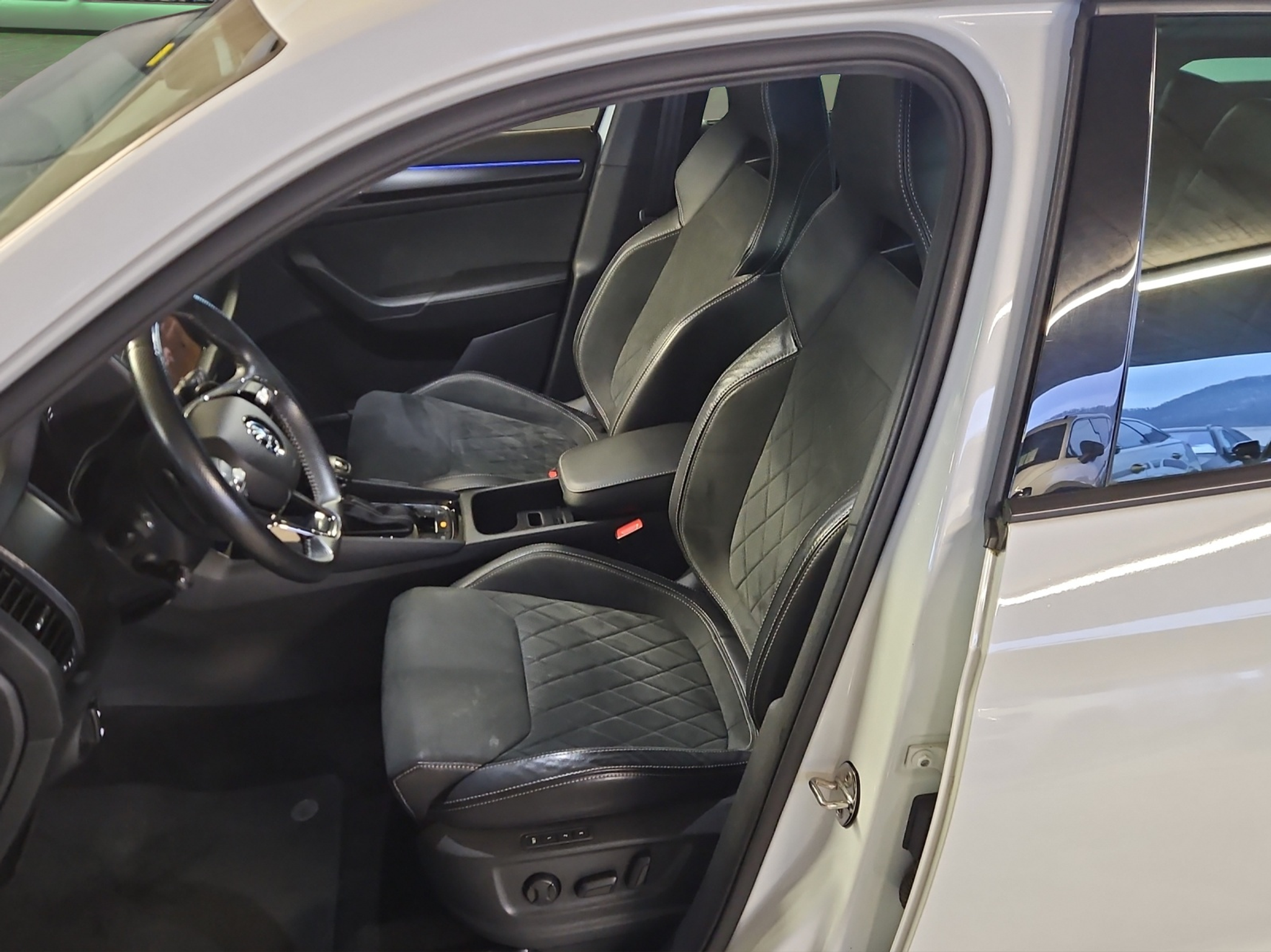 listing desktop thumbnail image 8