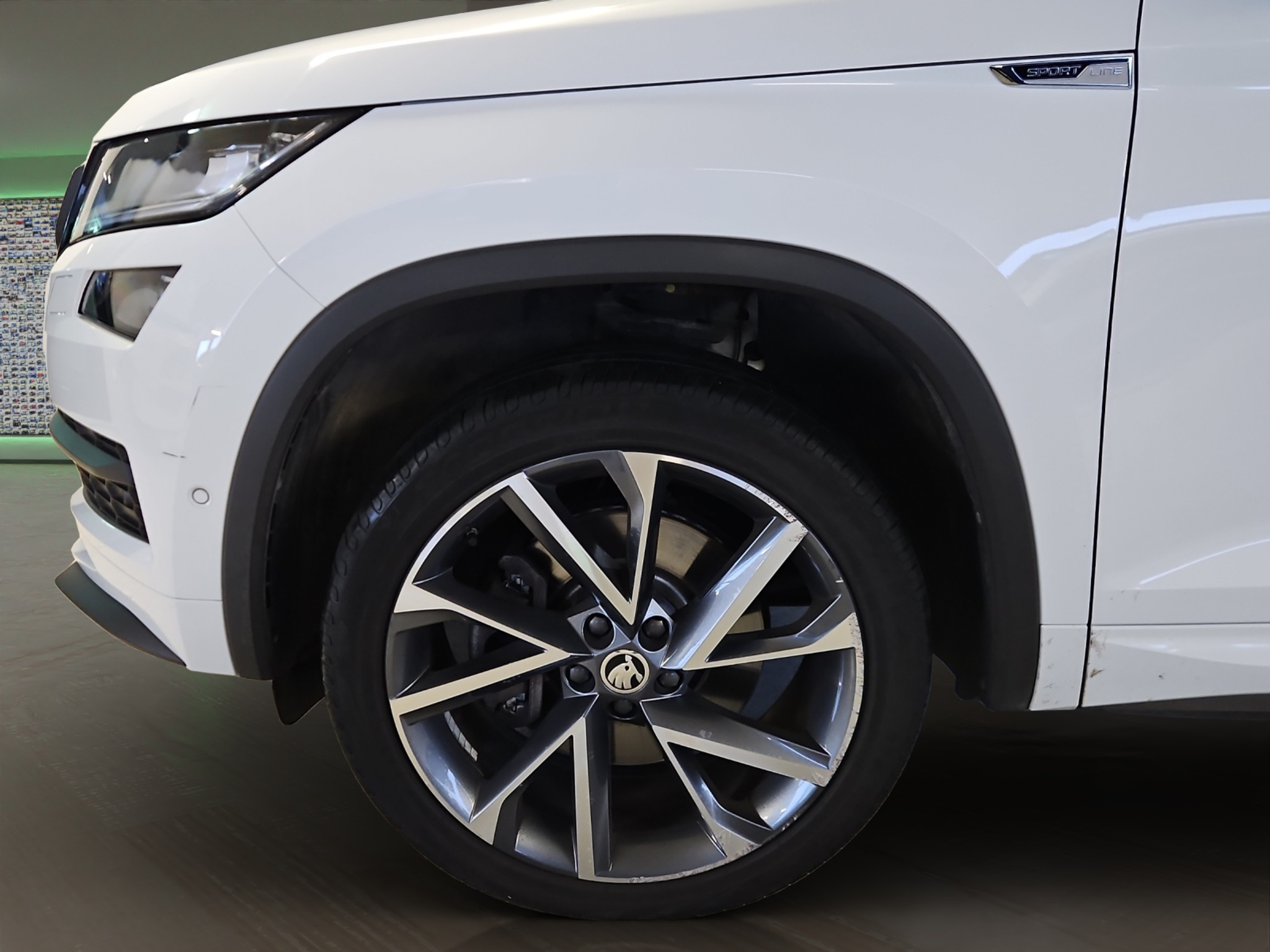 listing desktop thumbnail image 5