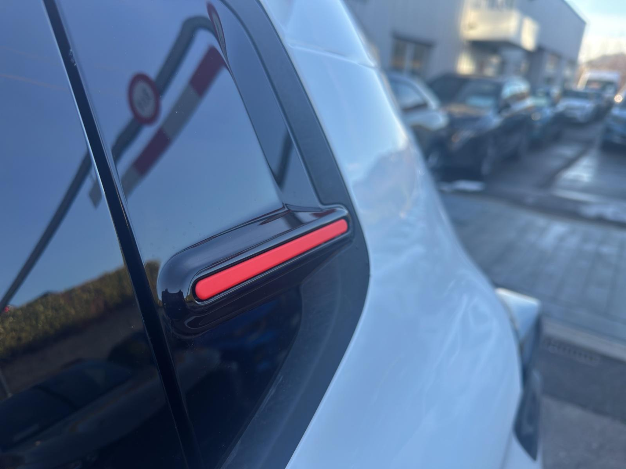 listing desktop thumbnail image 18