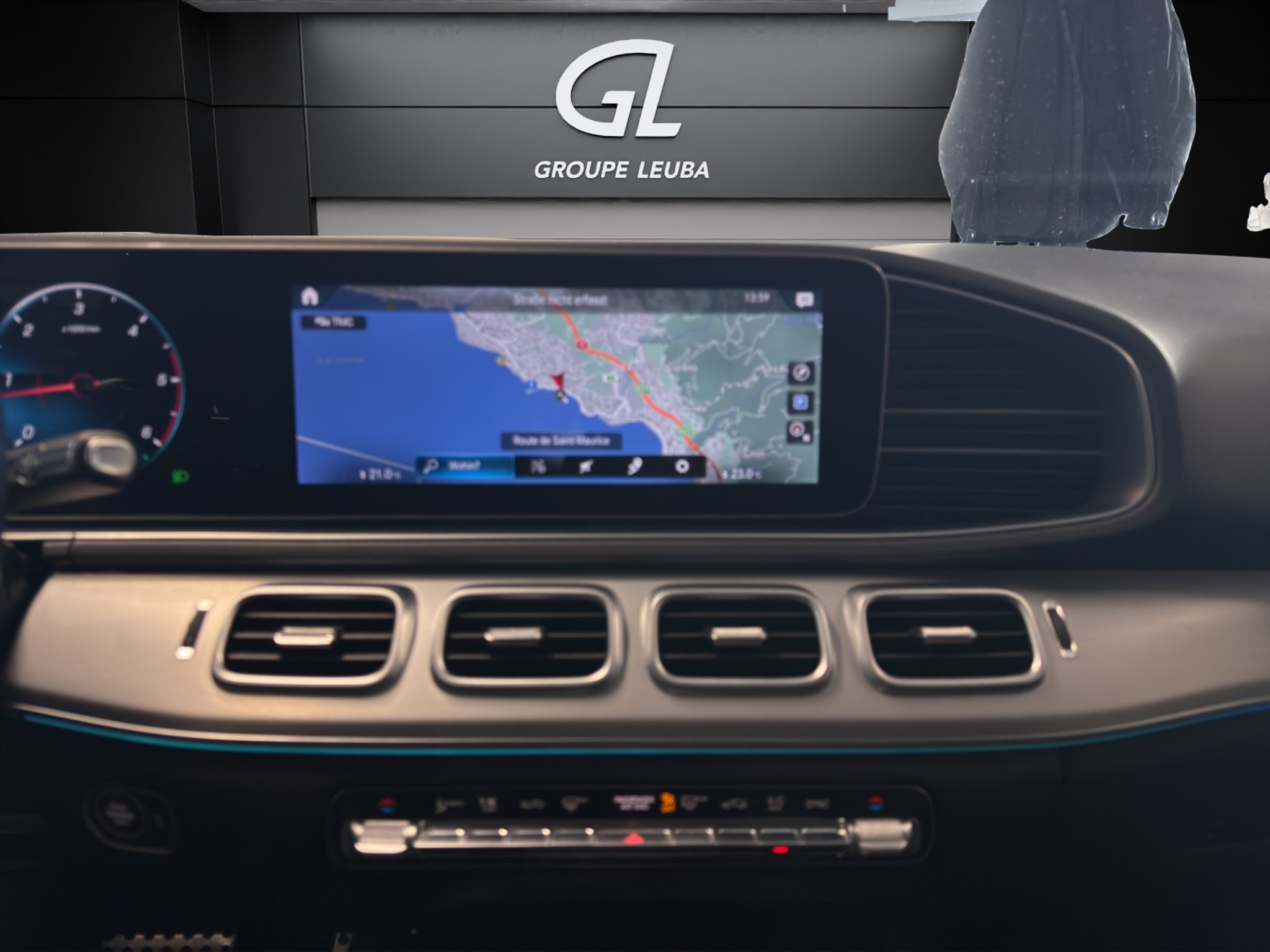 listing desktop thumbnail image 10