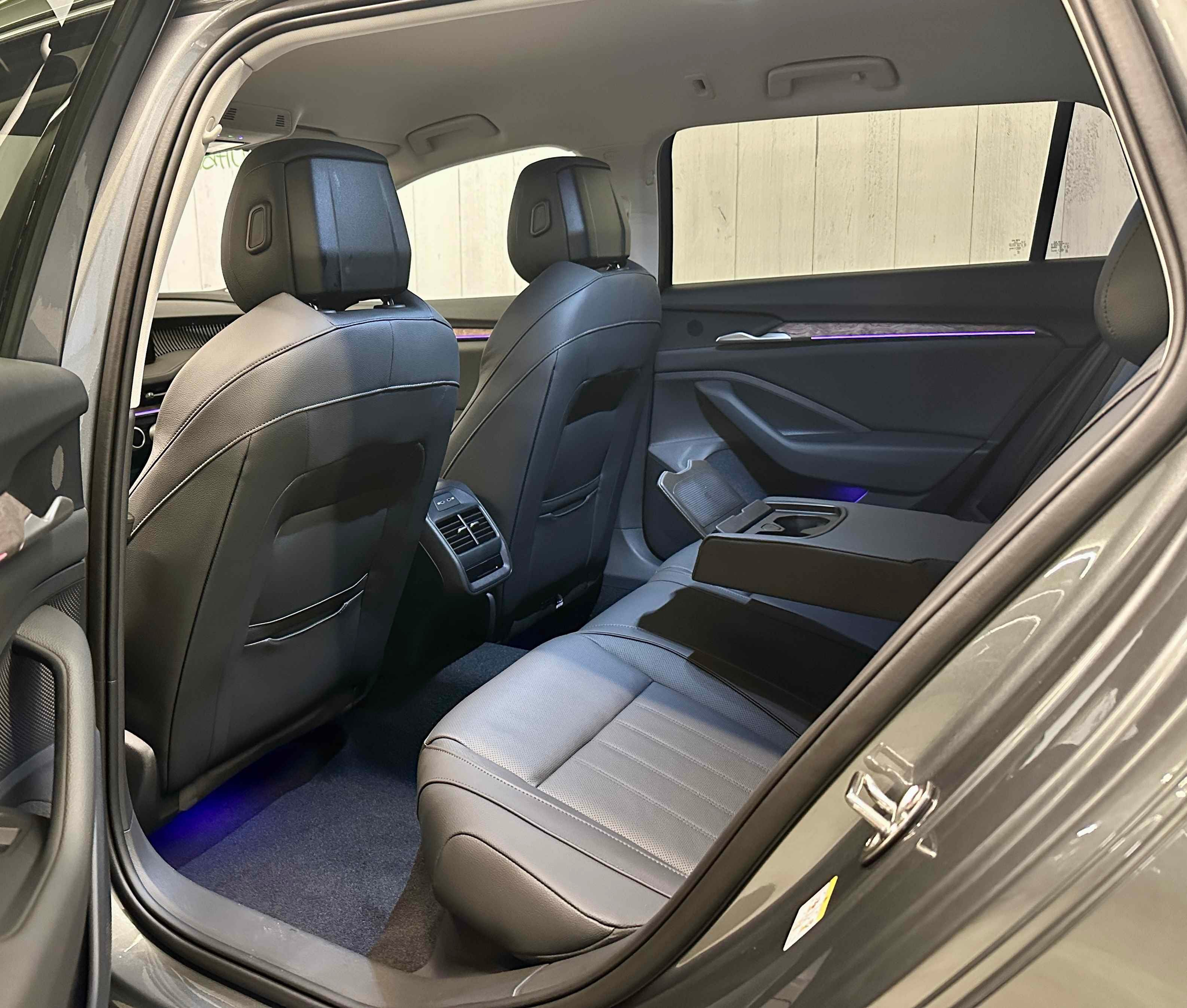 listing desktop thumbnail image 5