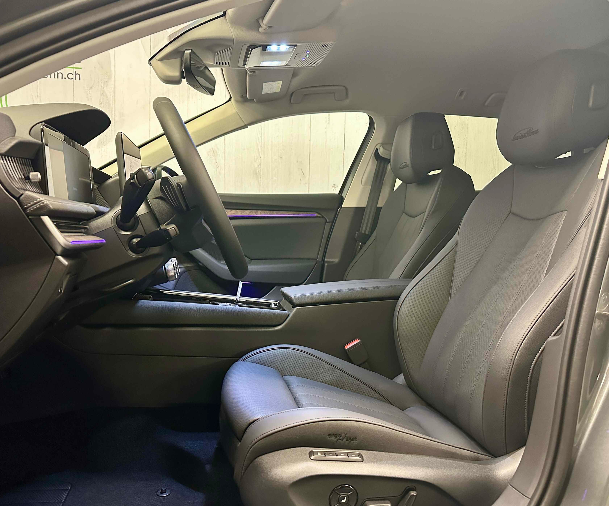 listing desktop thumbnail image 7