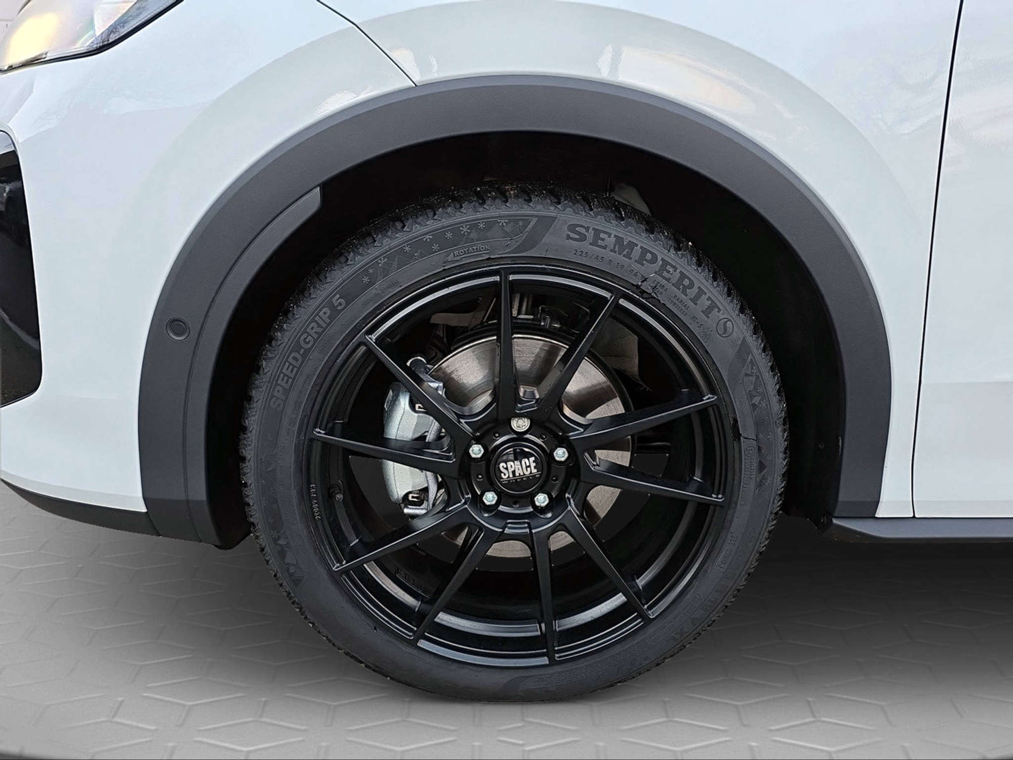 listing desktop thumbnail image 5