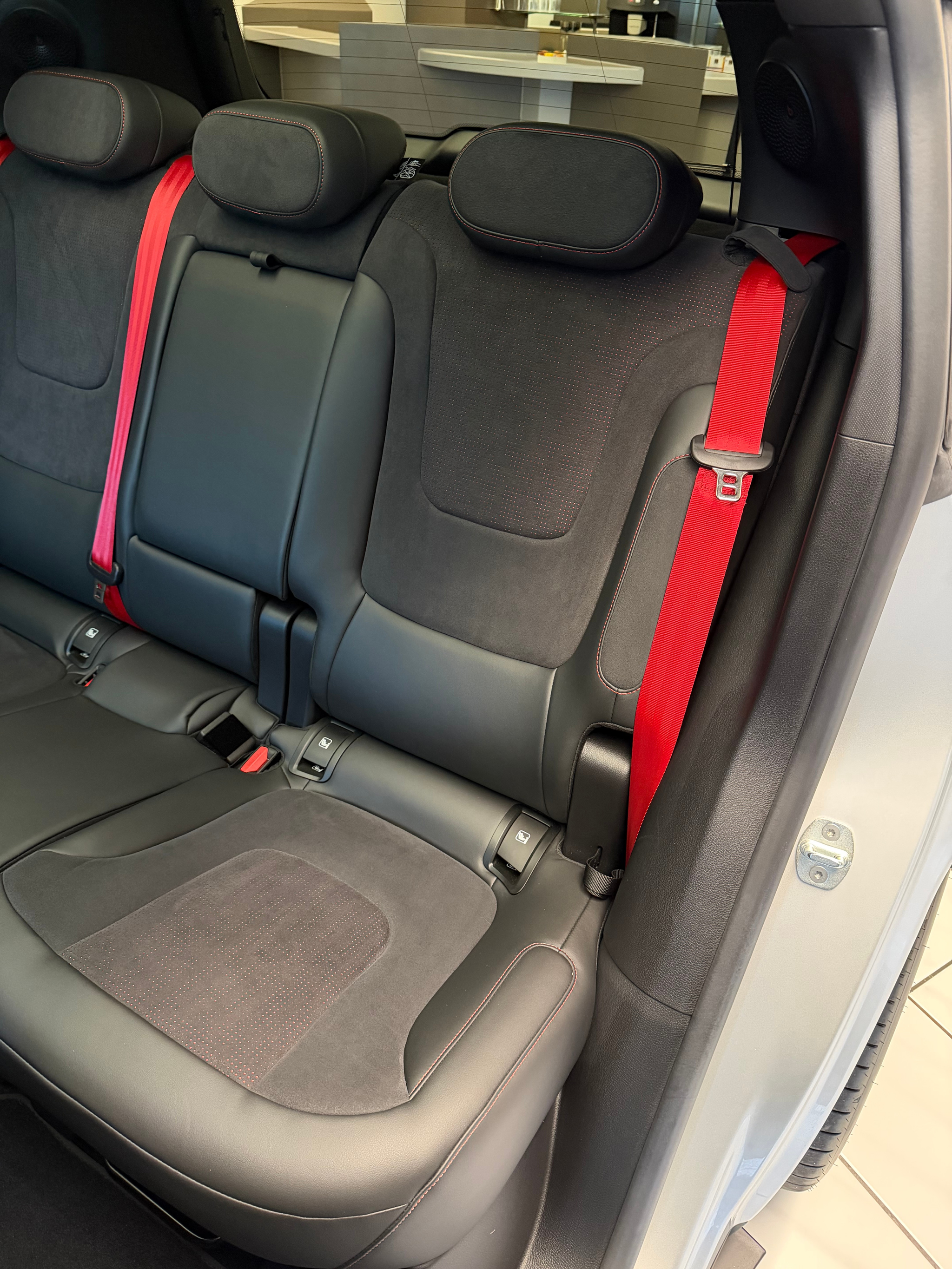 listing desktop thumbnail image 8