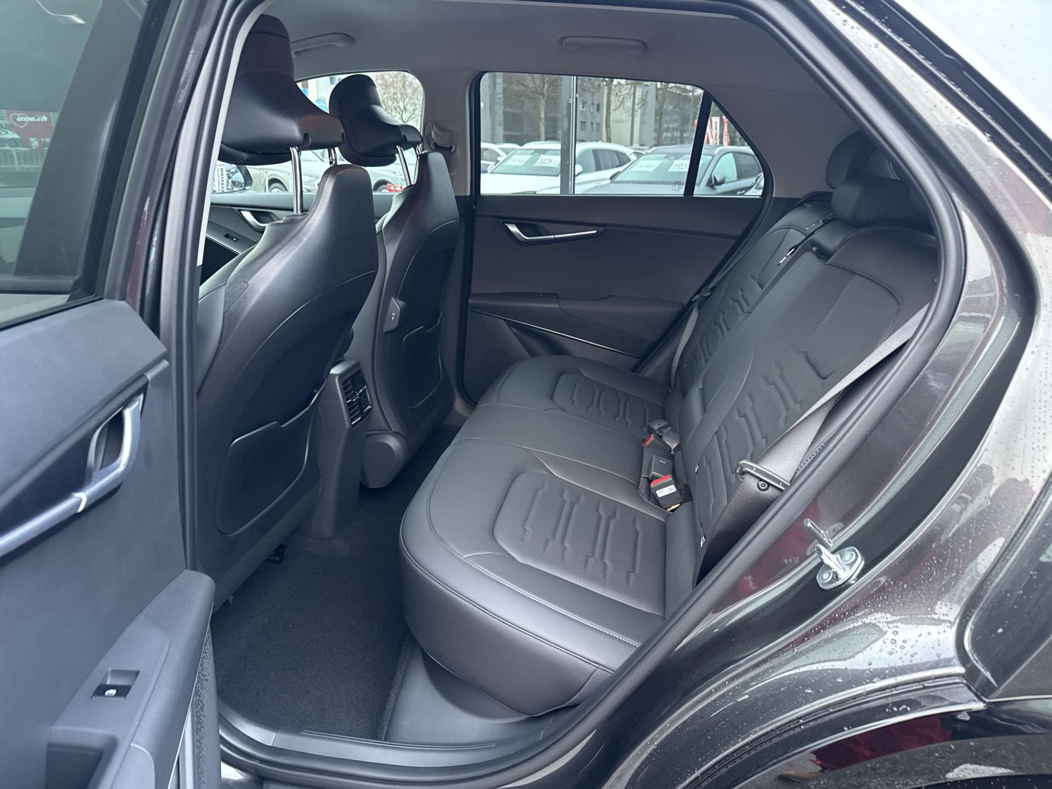 listing desktop thumbnail image 6