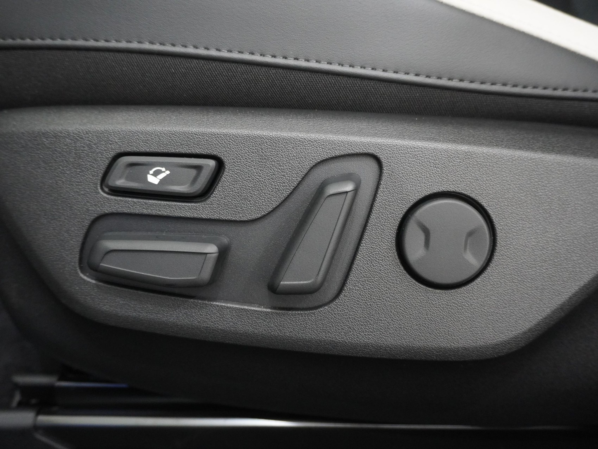 listing desktop thumbnail image 12