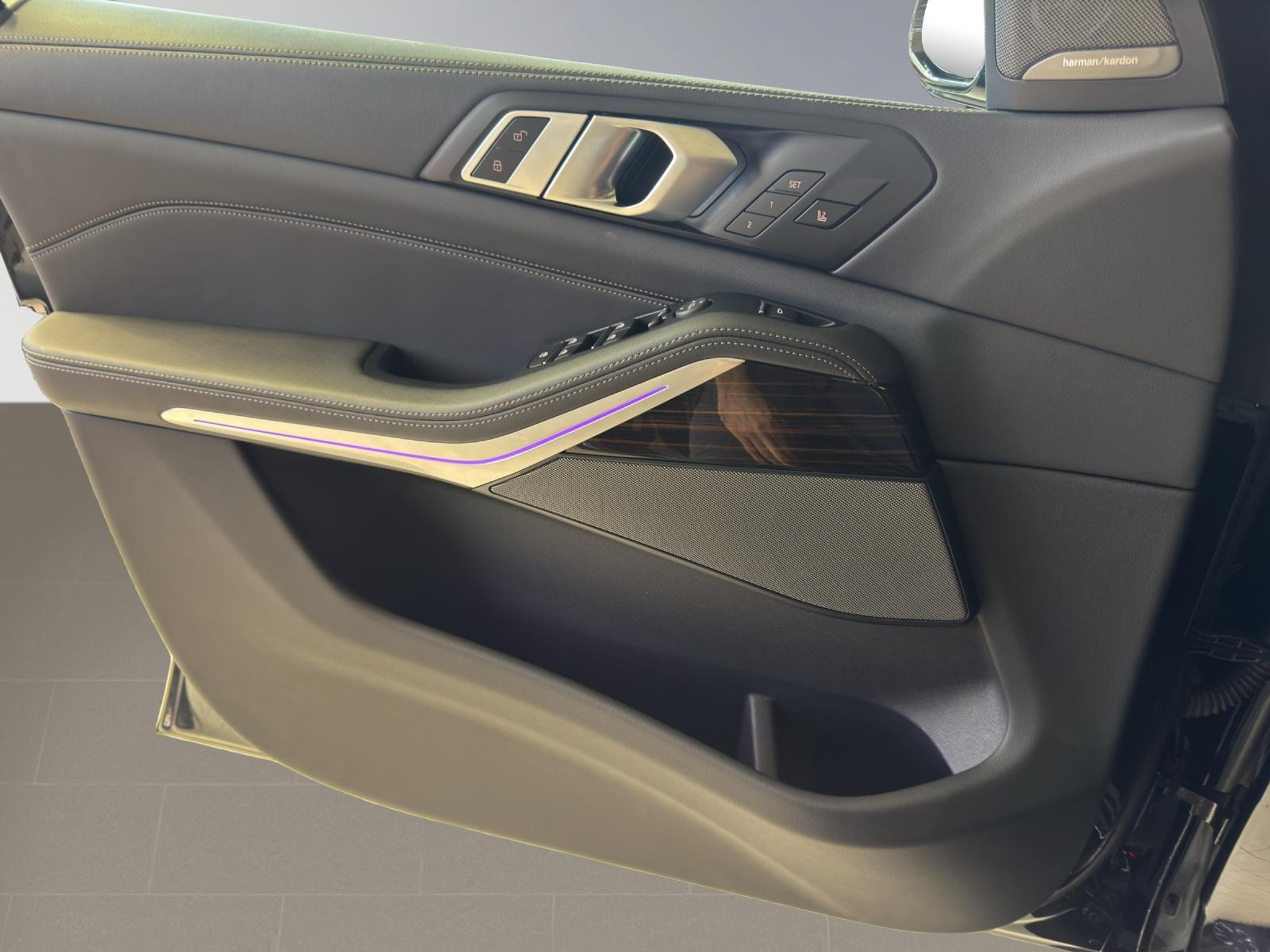 listing desktop thumbnail image 14