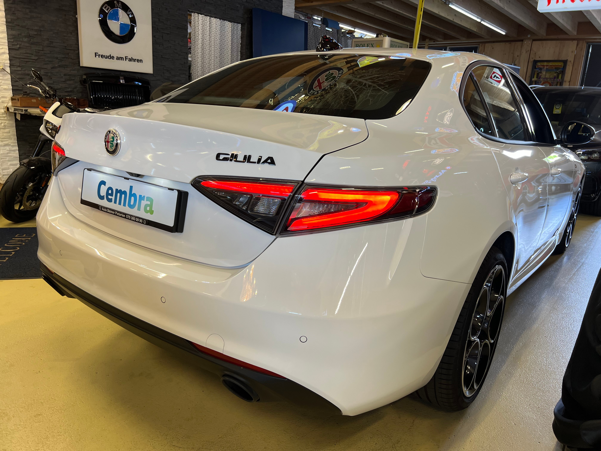 listing desktop thumbnail image 2