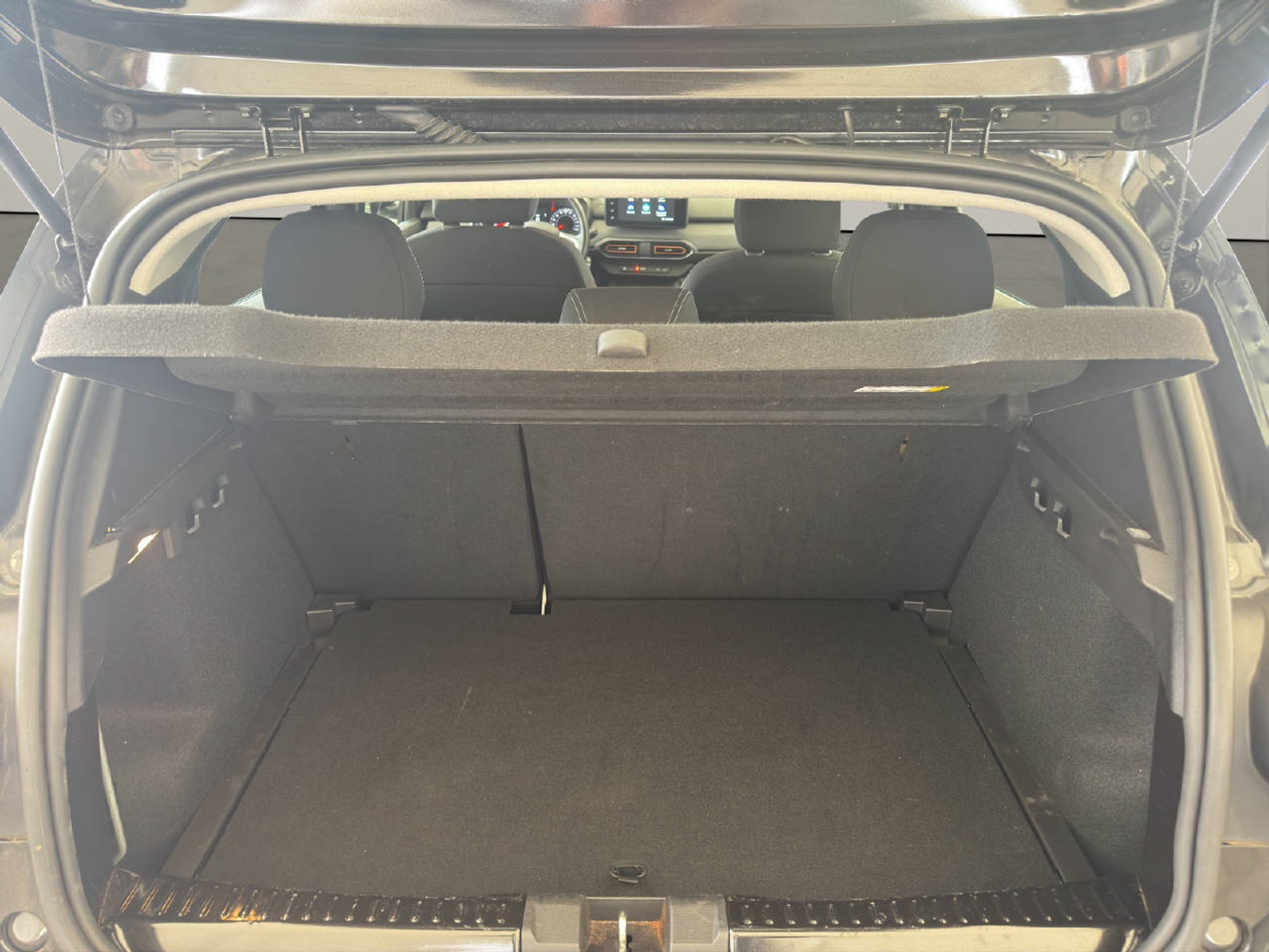 listing desktop thumbnail image 6