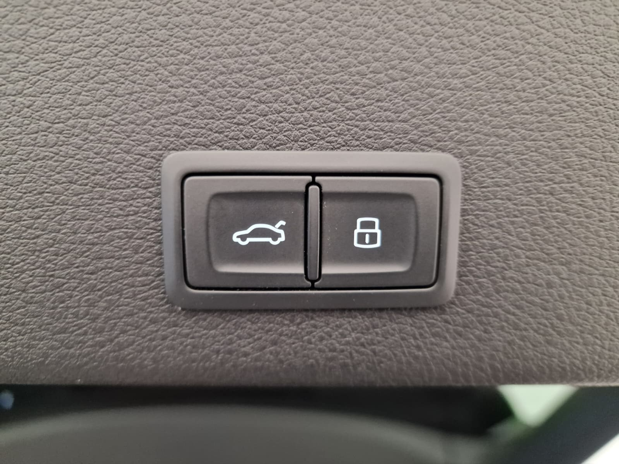 listing desktop thumbnail image 18