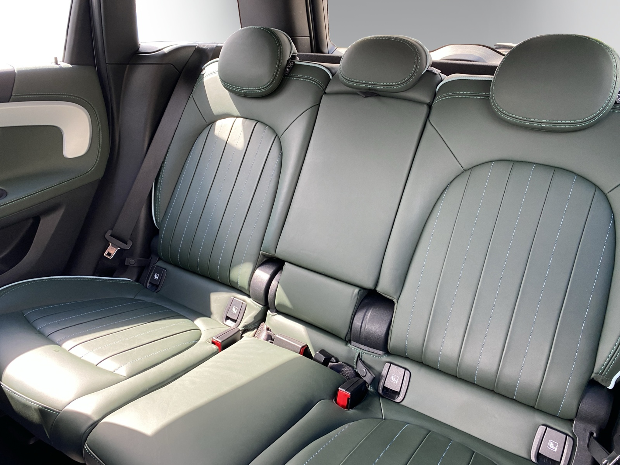 listing desktop thumbnail image 12