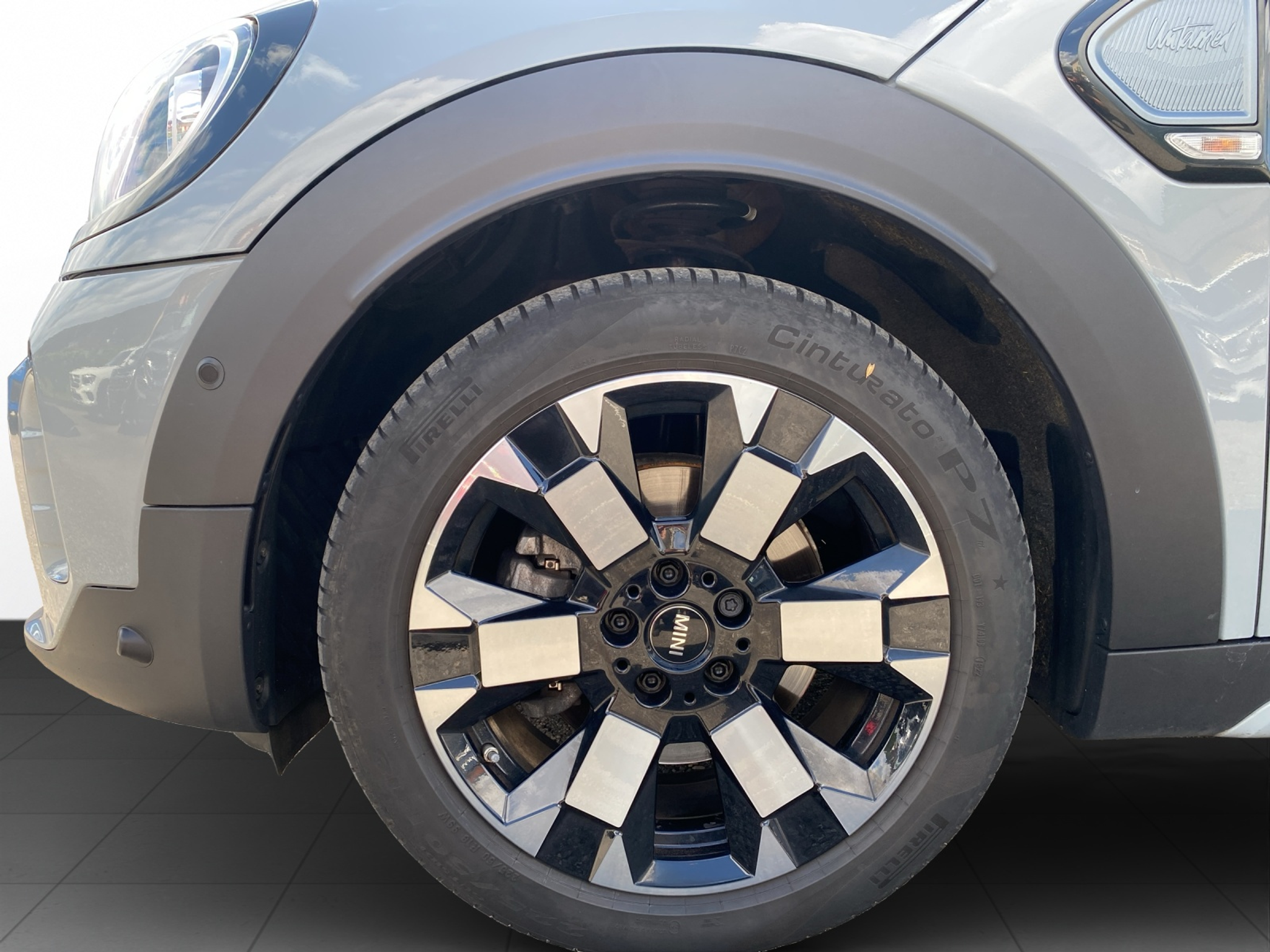 listing desktop thumbnail image 5