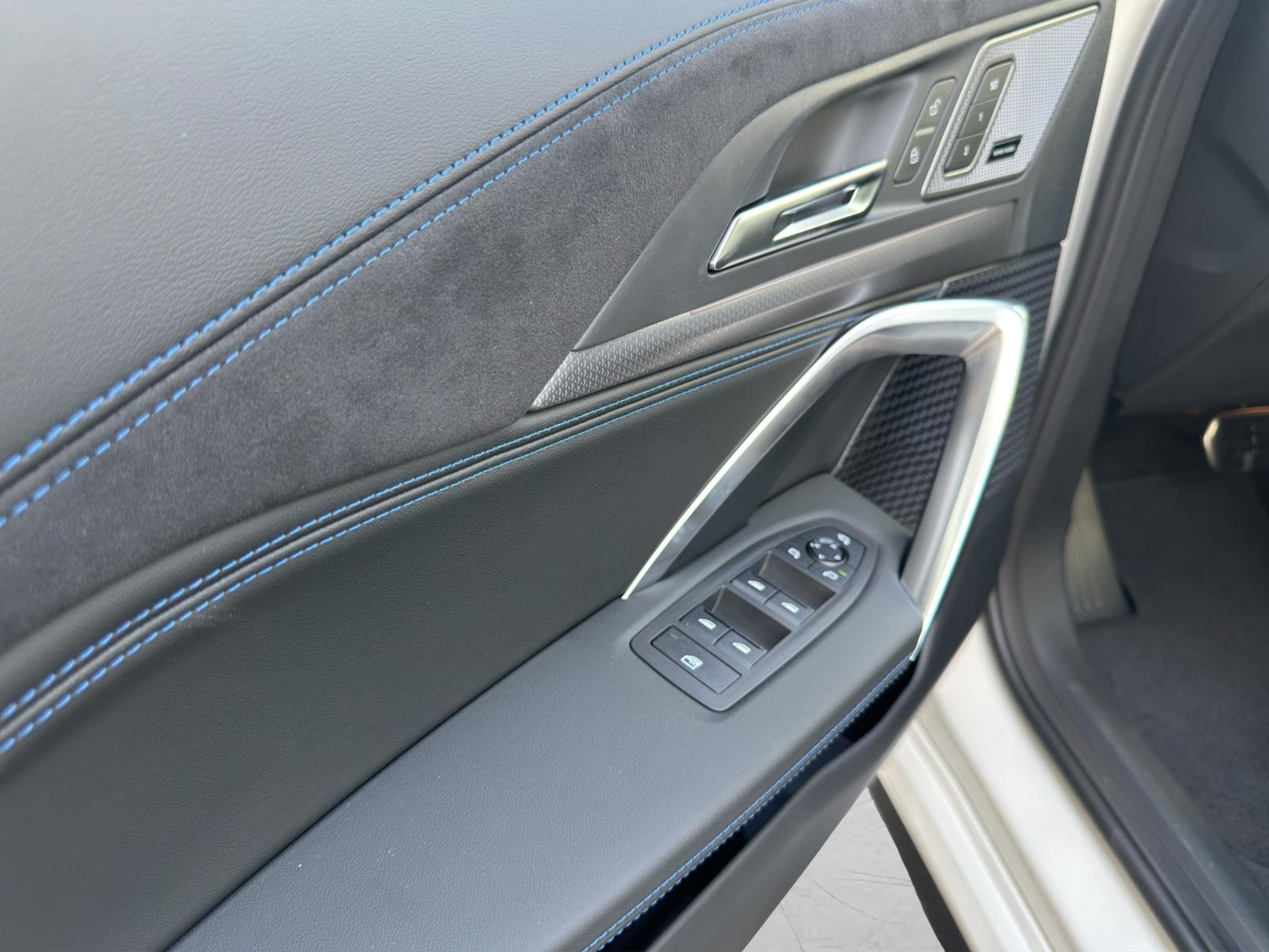 listing desktop thumbnail image 16