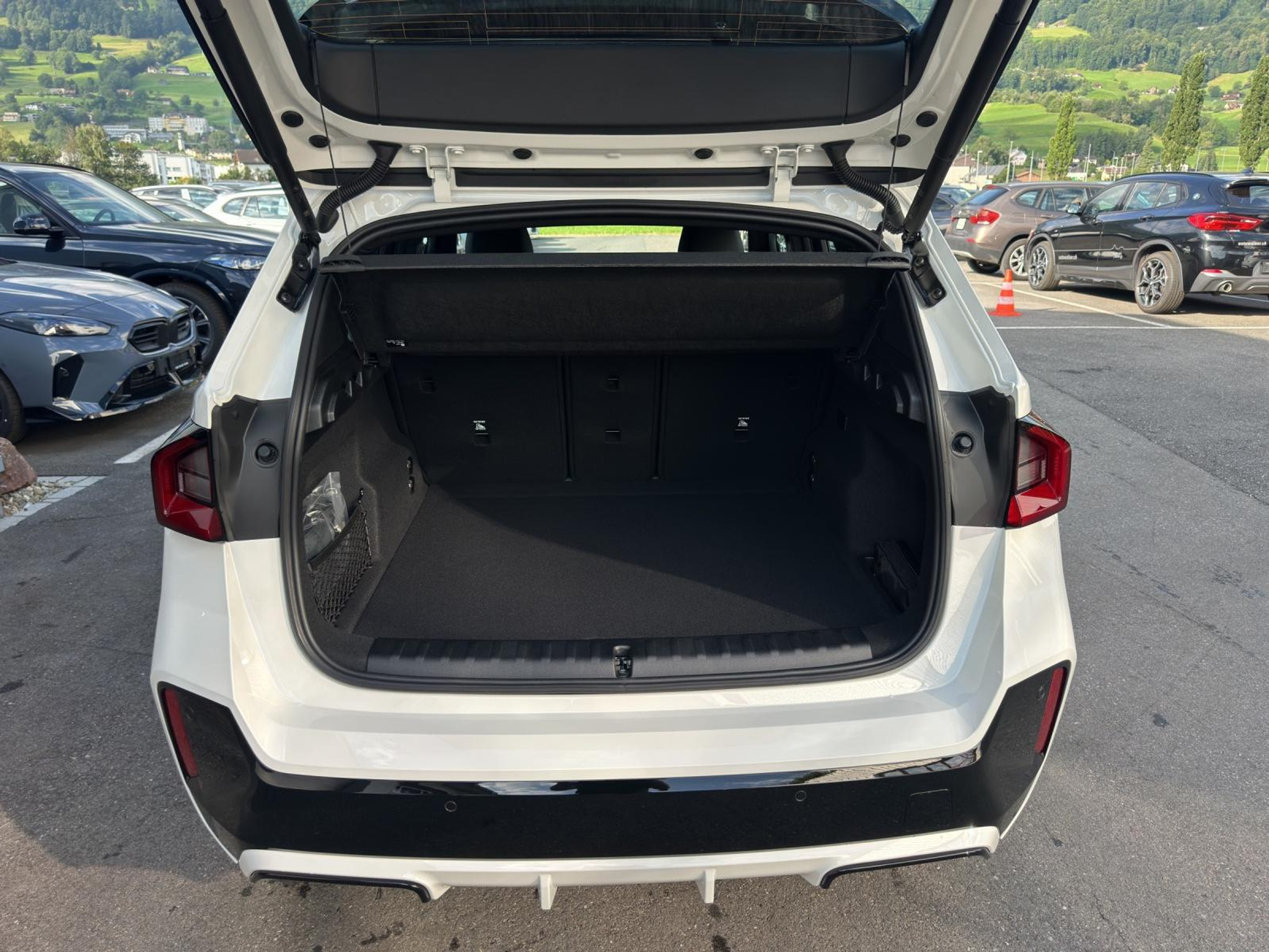 listing desktop thumbnail image 18