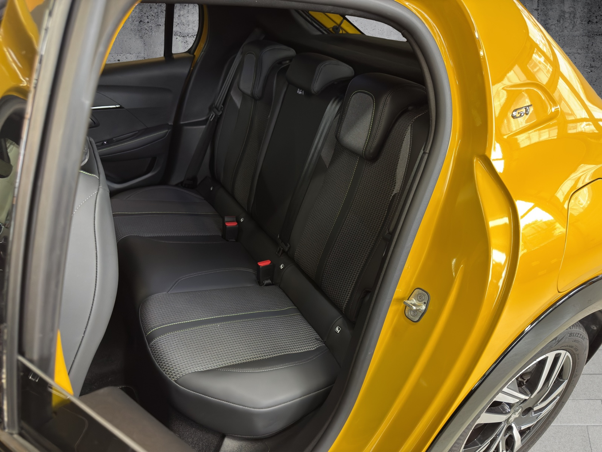 listing desktop thumbnail image 24