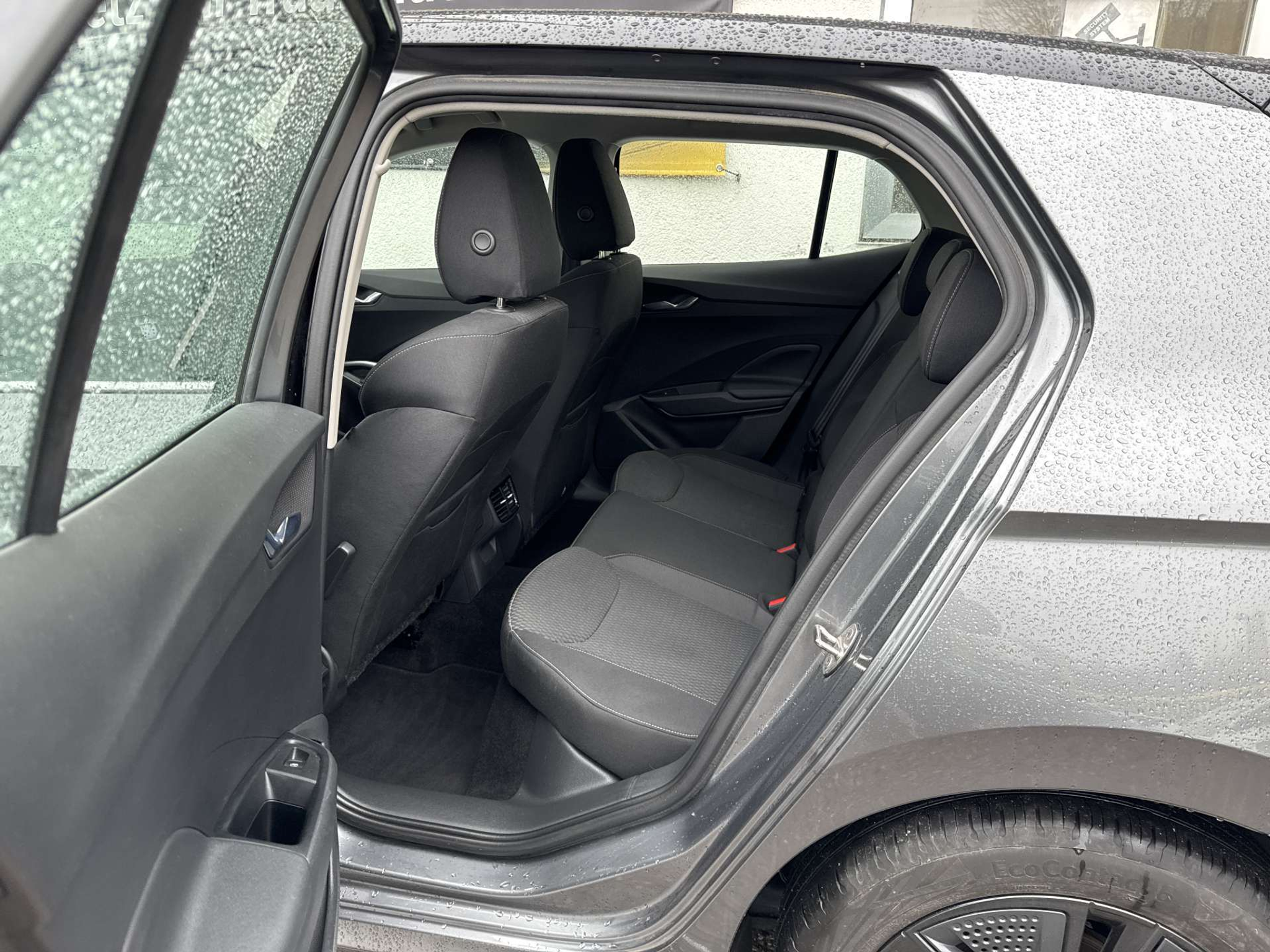 listing desktop thumbnail image 7