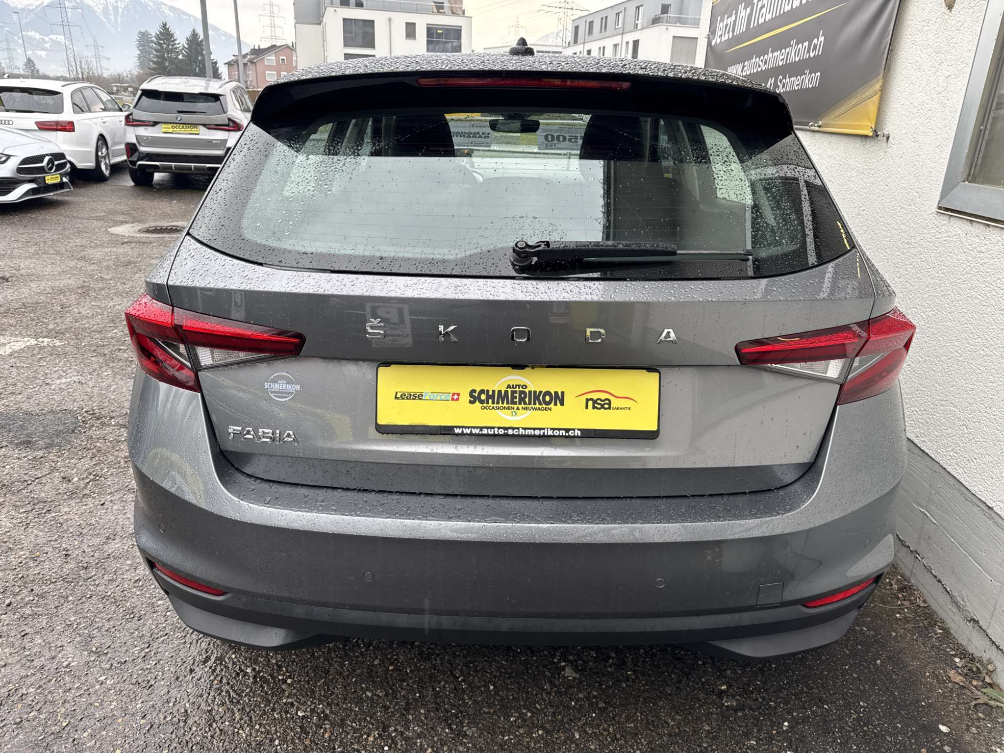 listing desktop thumbnail image 3