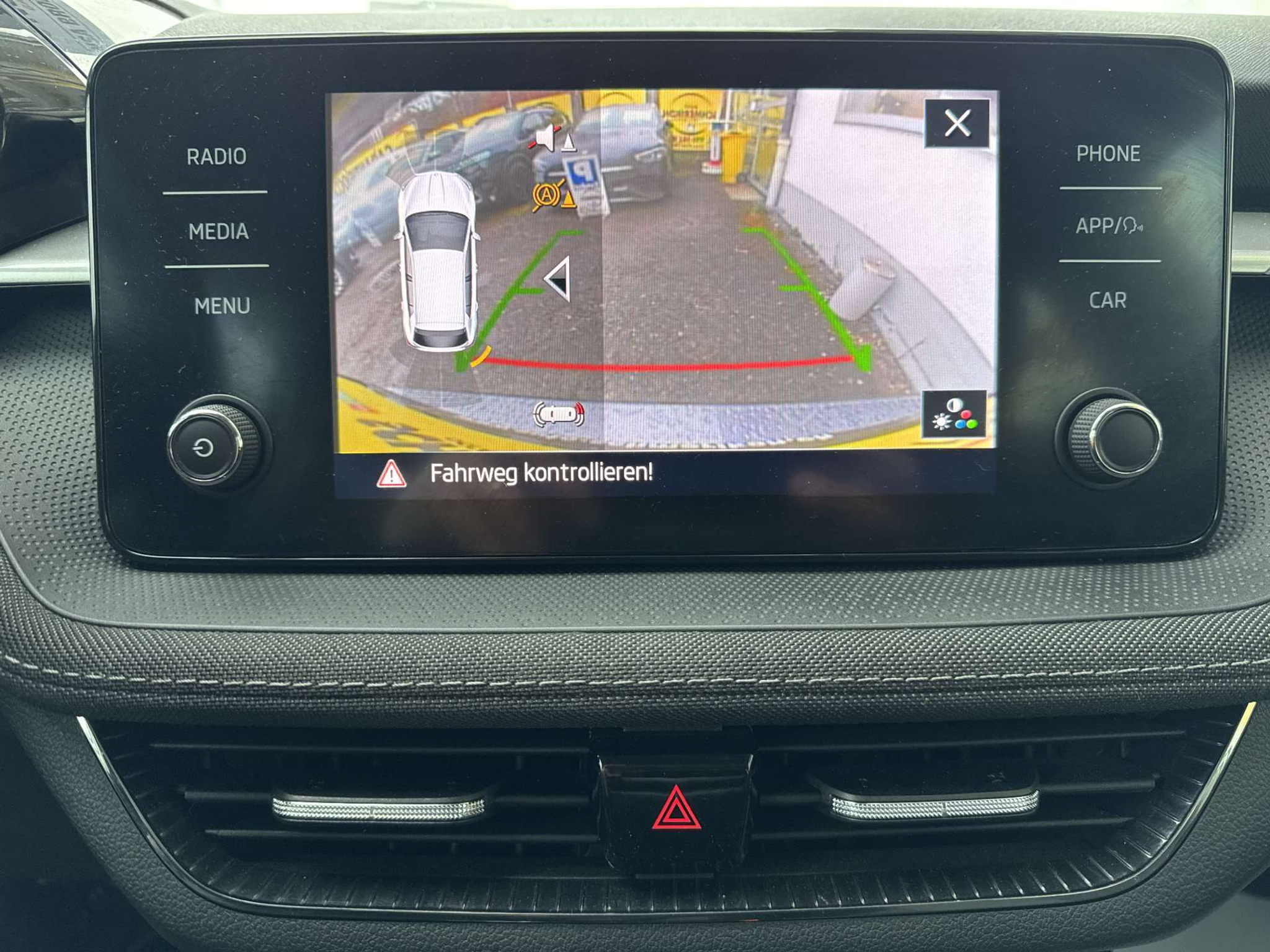 listing desktop thumbnail image 10