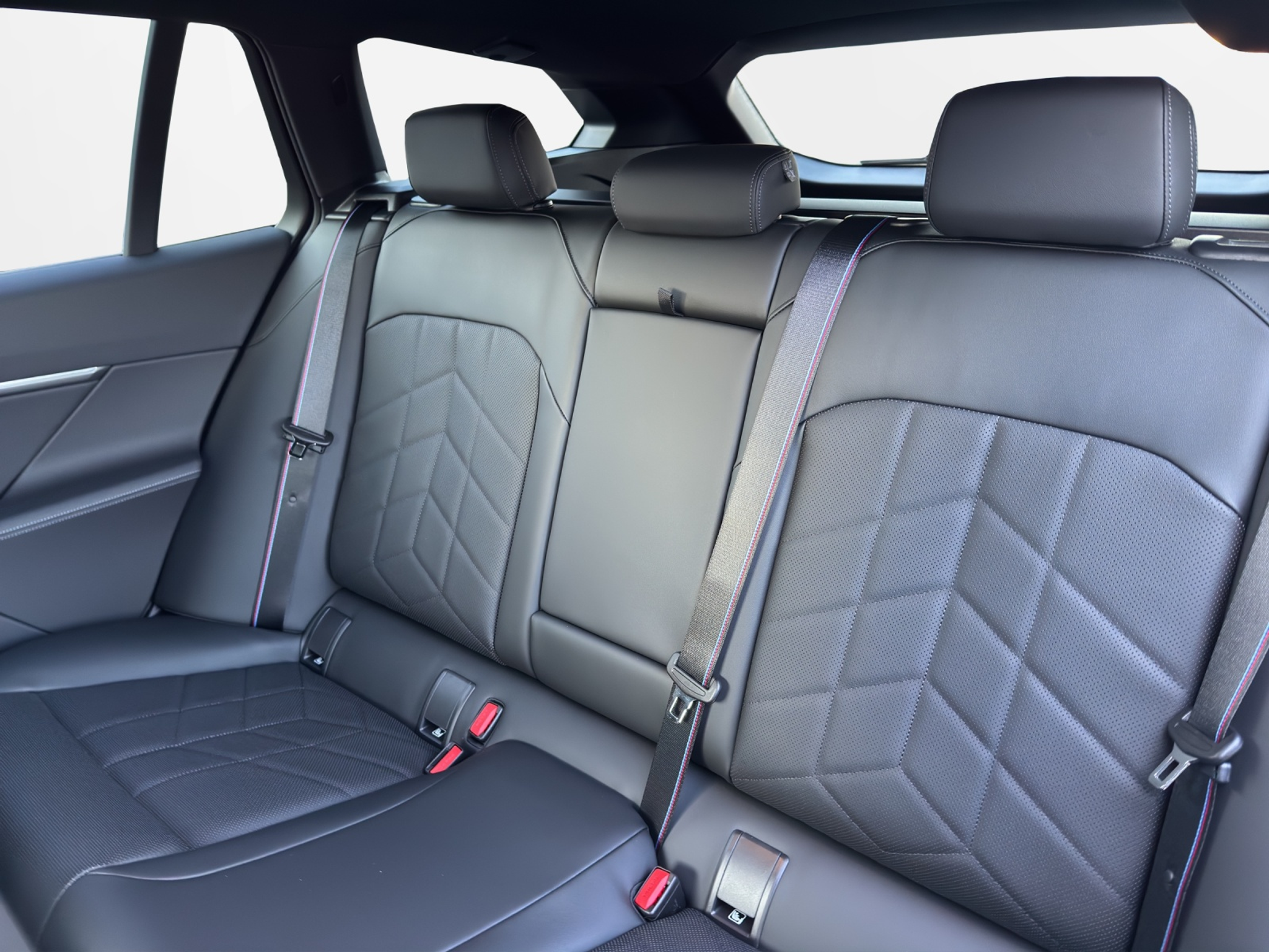 listing desktop thumbnail image 18