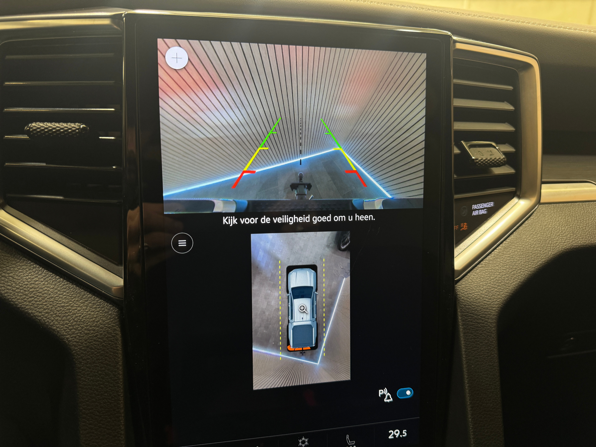 listing desktop thumbnail image 12