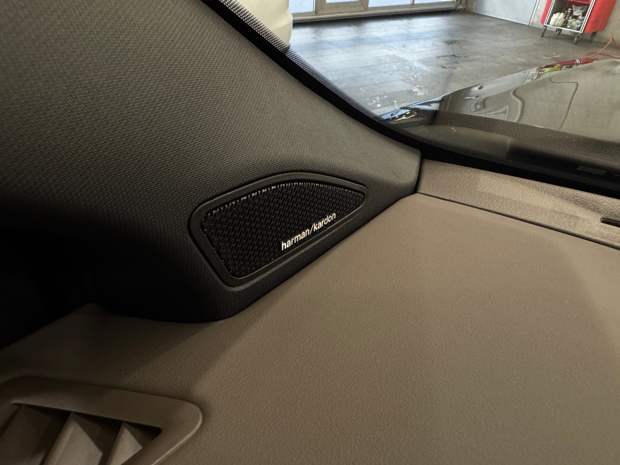 listing desktop thumbnail image 14