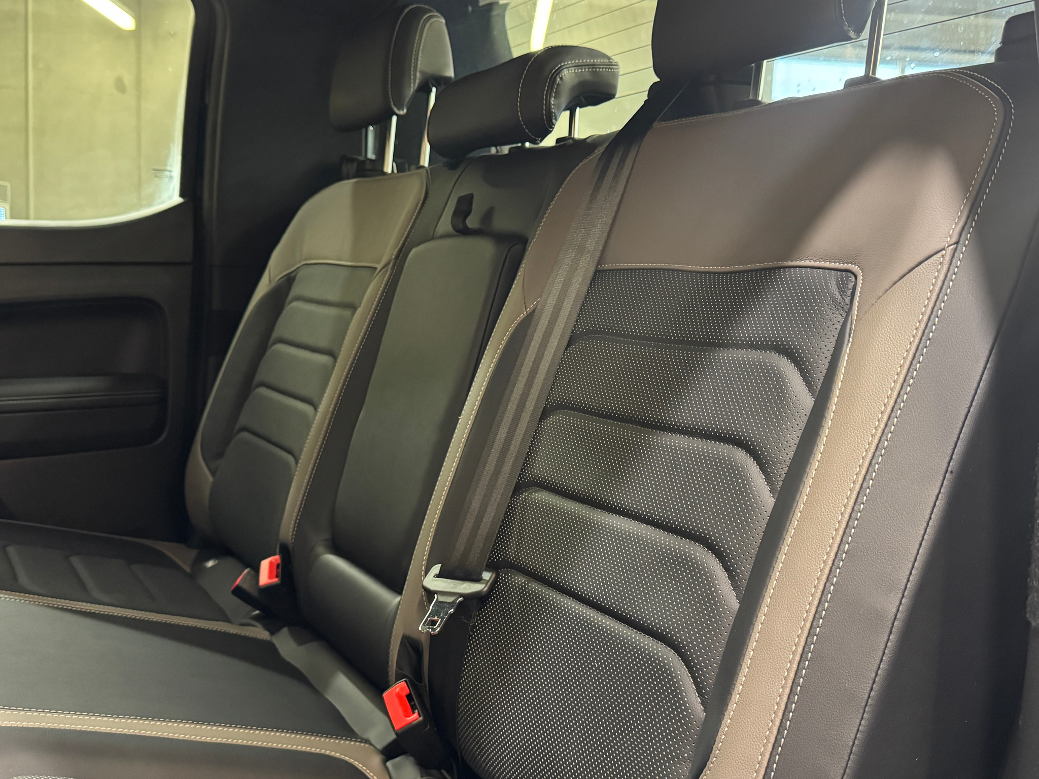 listing desktop thumbnail image 11