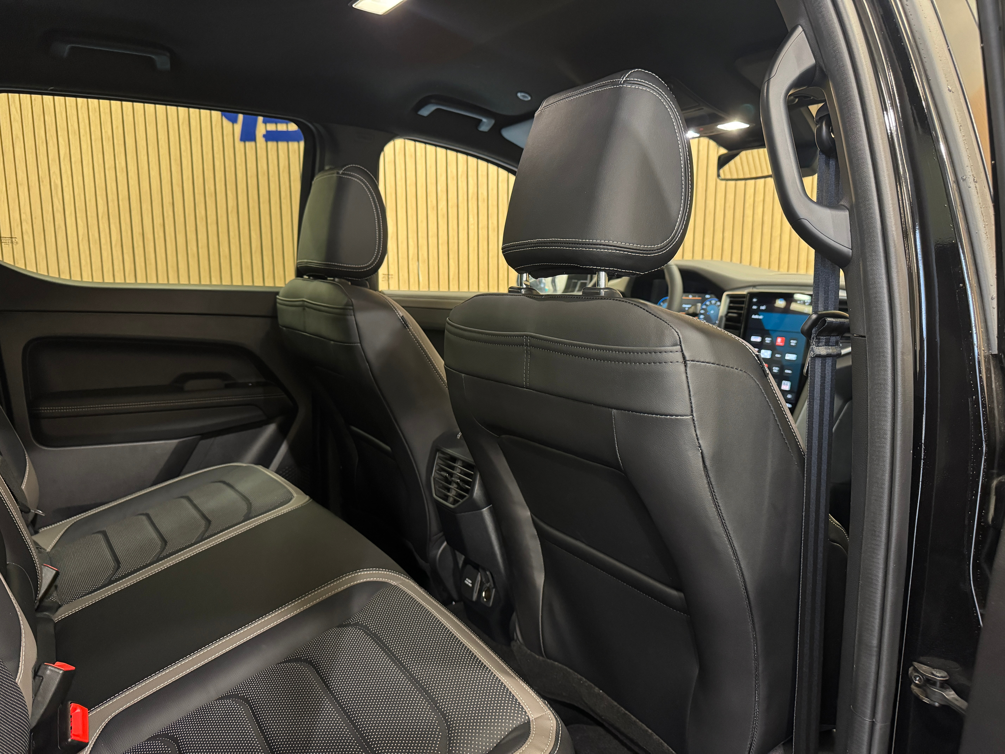 listing desktop thumbnail image 6