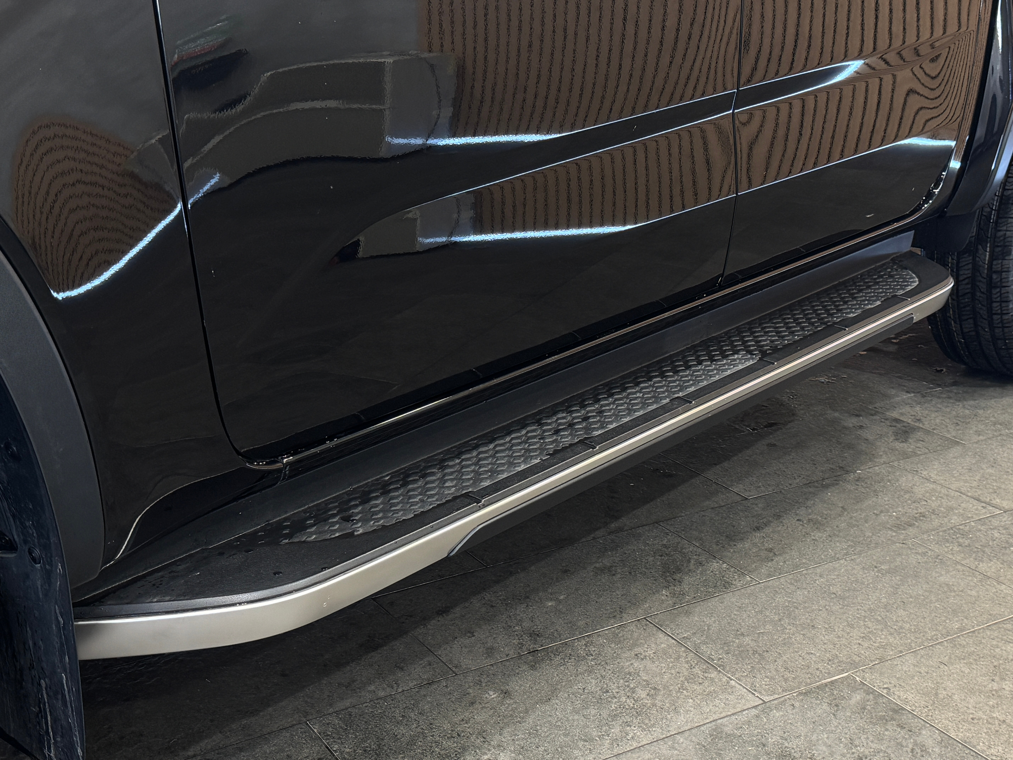 listing desktop thumbnail image 3