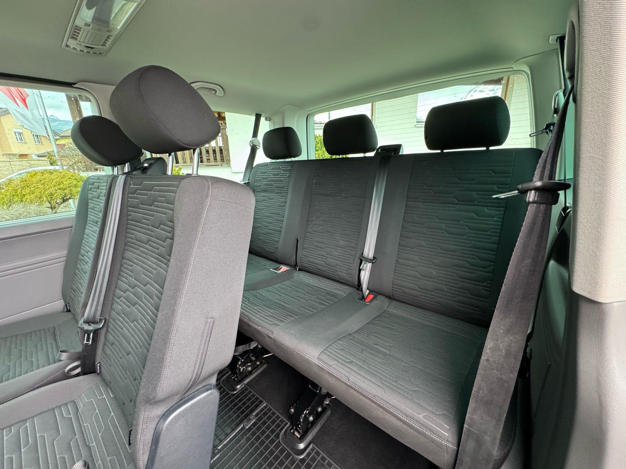 listing desktop thumbnail image 12