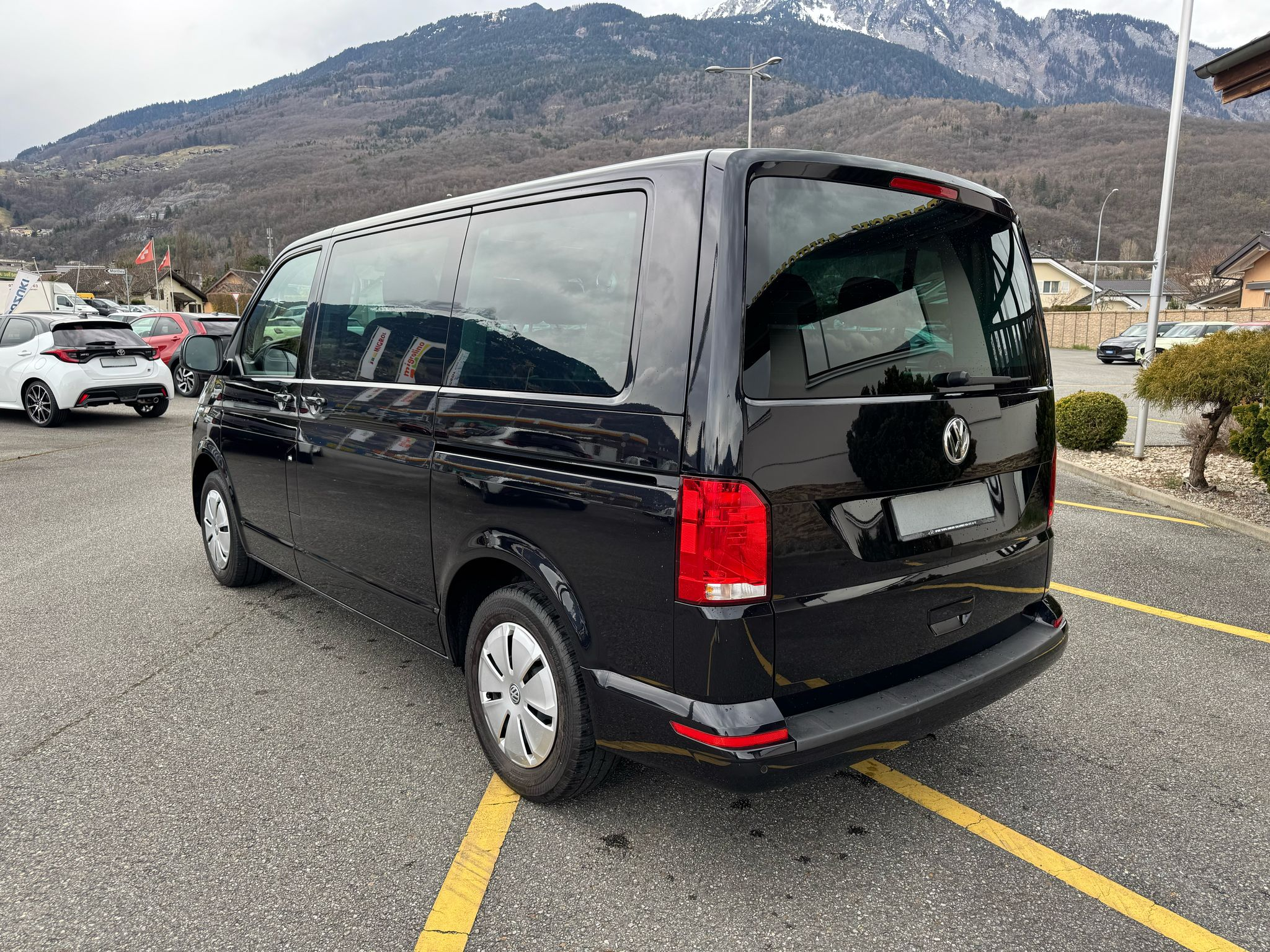 listing desktop thumbnail image 2