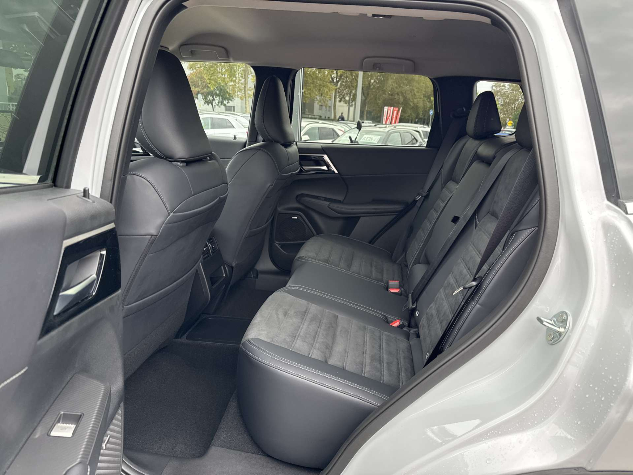 listing desktop thumbnail image 6