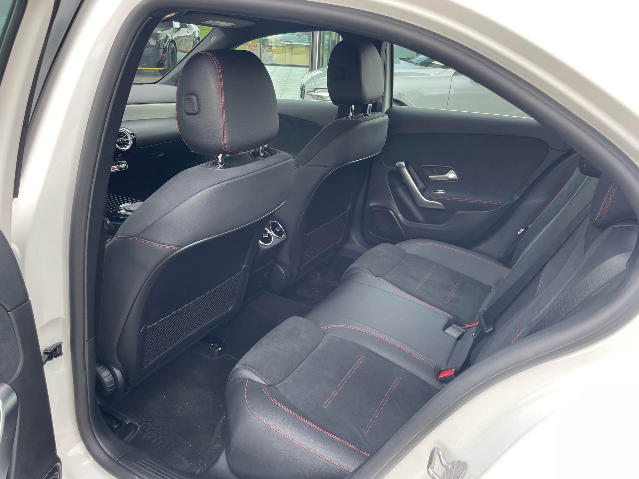 listing desktop thumbnail image 18