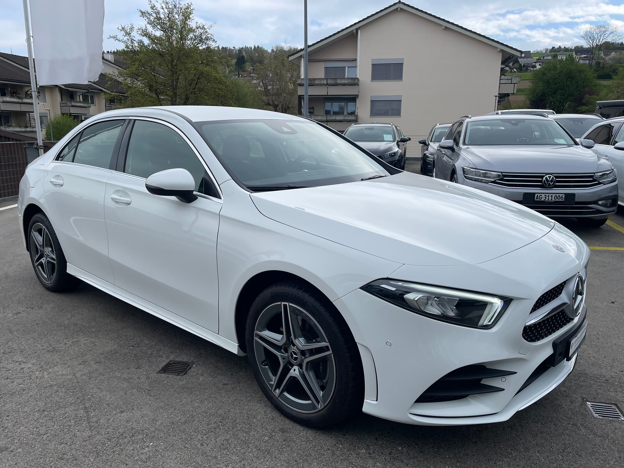 listing desktop thumbnail image 2