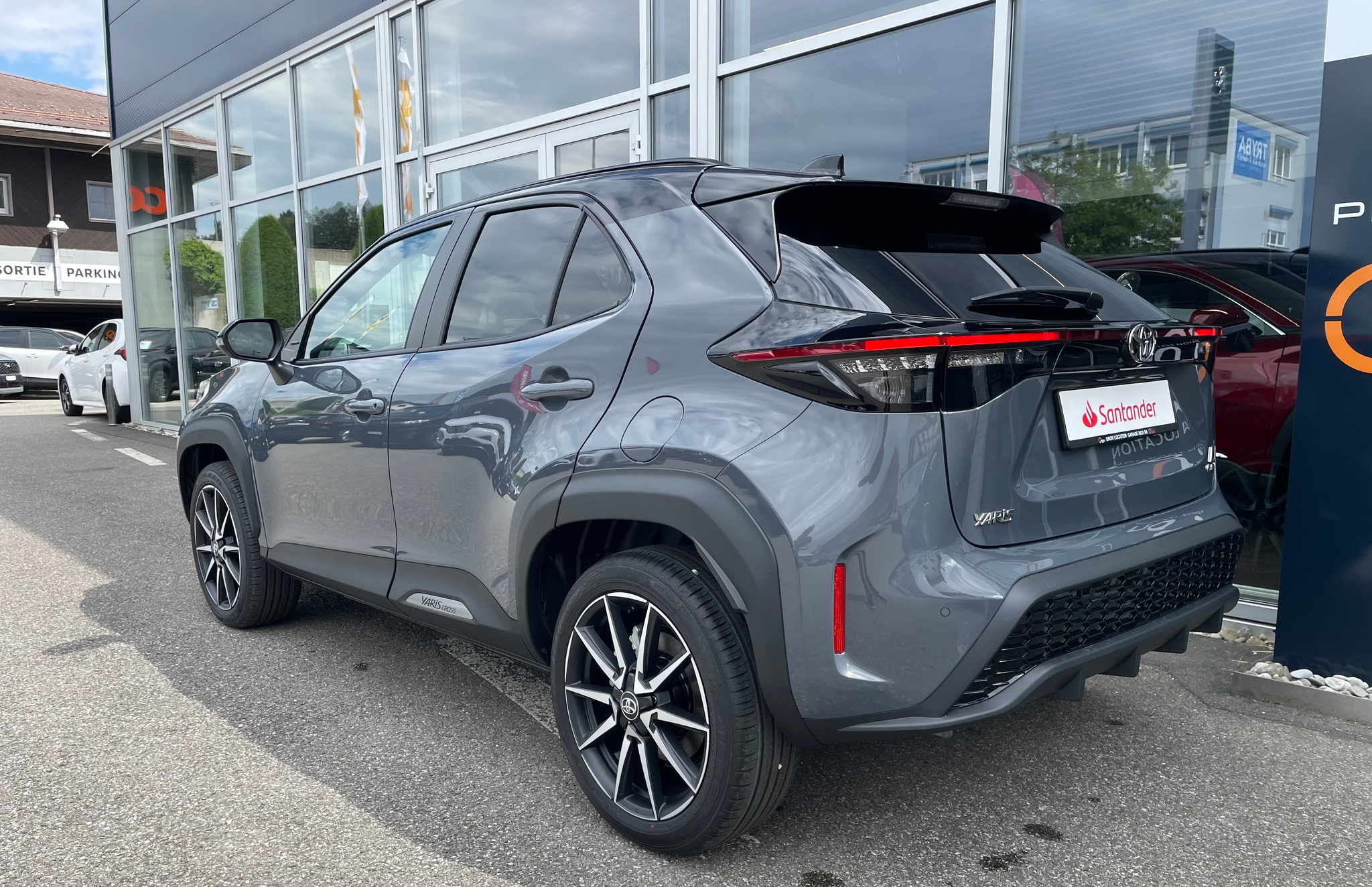 listing desktop thumbnail image 4