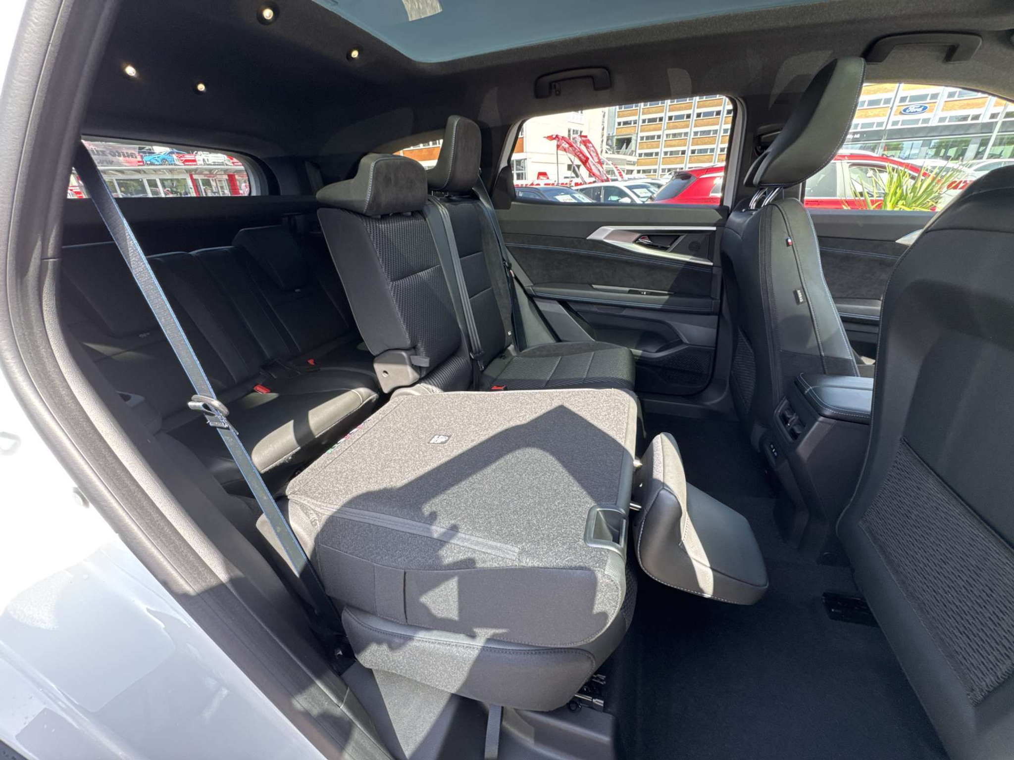 listing desktop thumbnail image 5