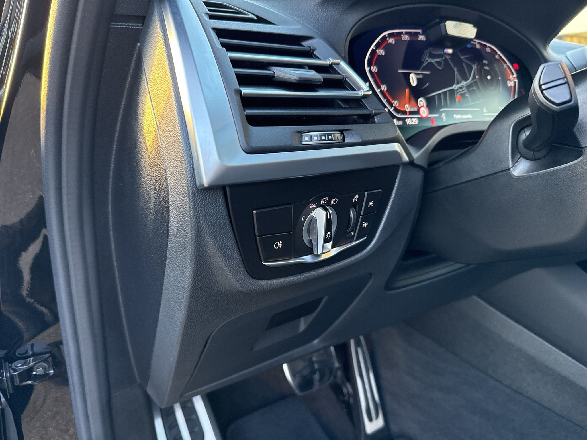 listing desktop thumbnail image 19