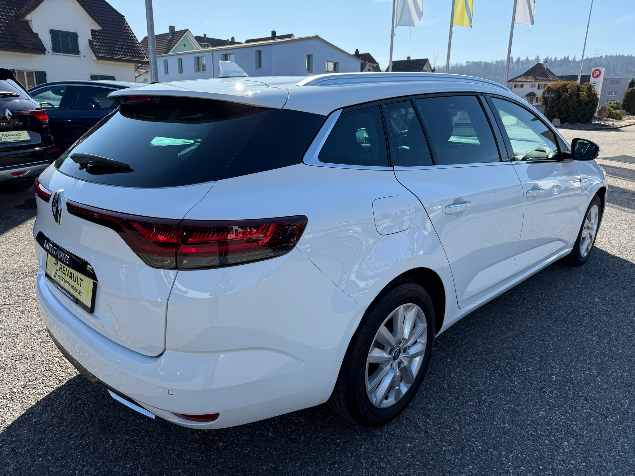 listing desktop thumbnail image 5