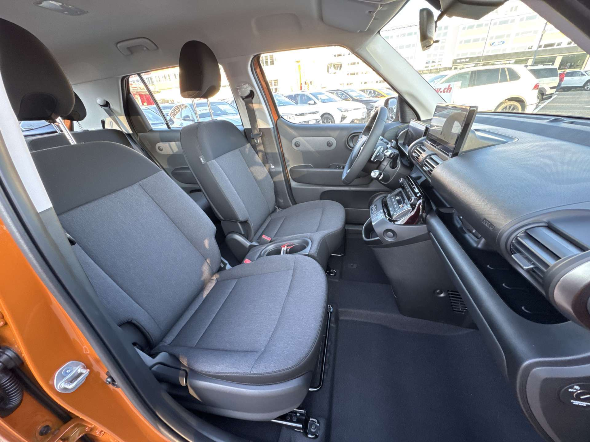 listing desktop thumbnail image 12