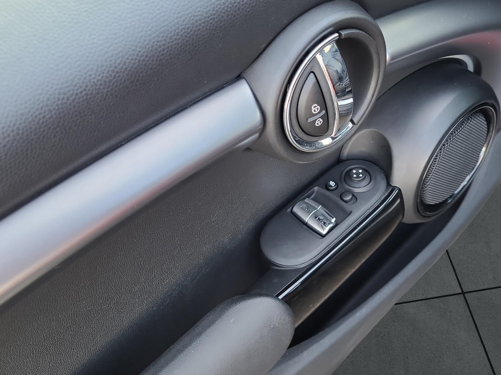 listing desktop thumbnail image 20