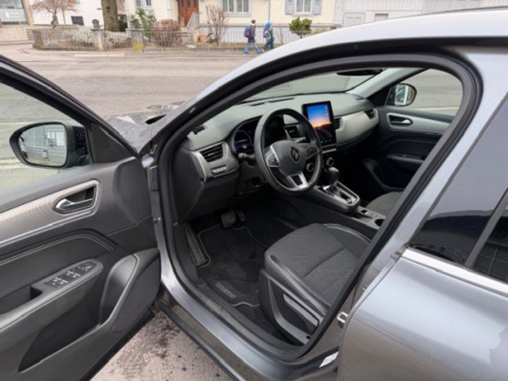 listing desktop thumbnail image 4