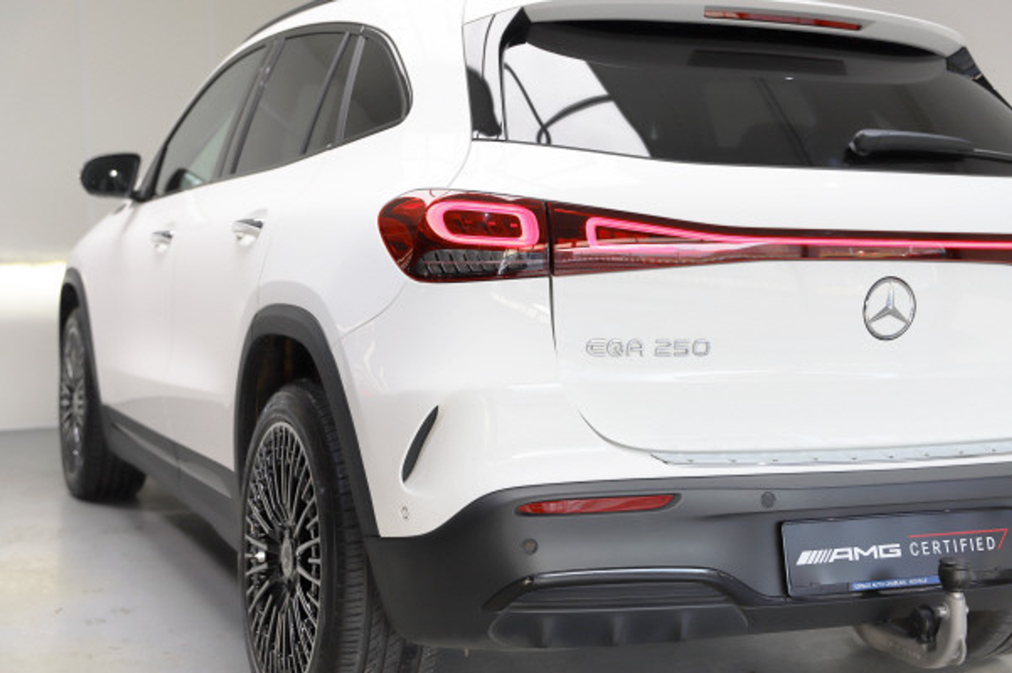 listing desktop thumbnail image 3