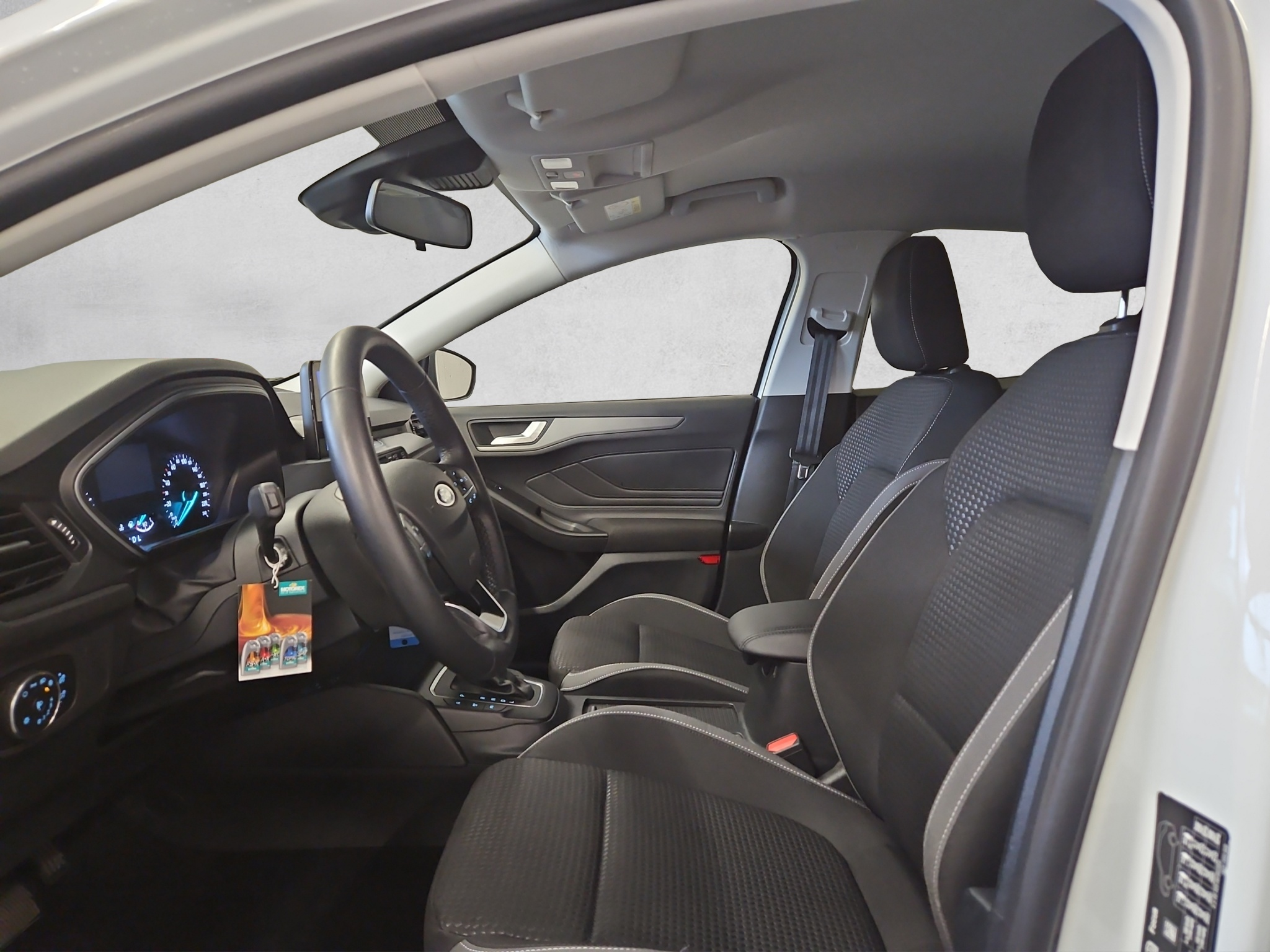 listing desktop thumbnail image 4