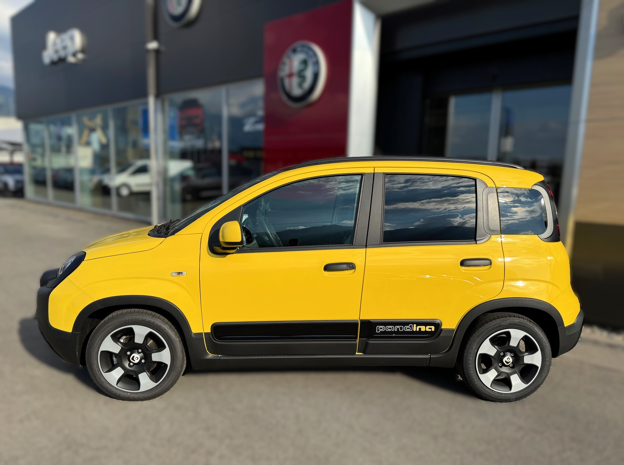 listing desktop thumbnail image 2