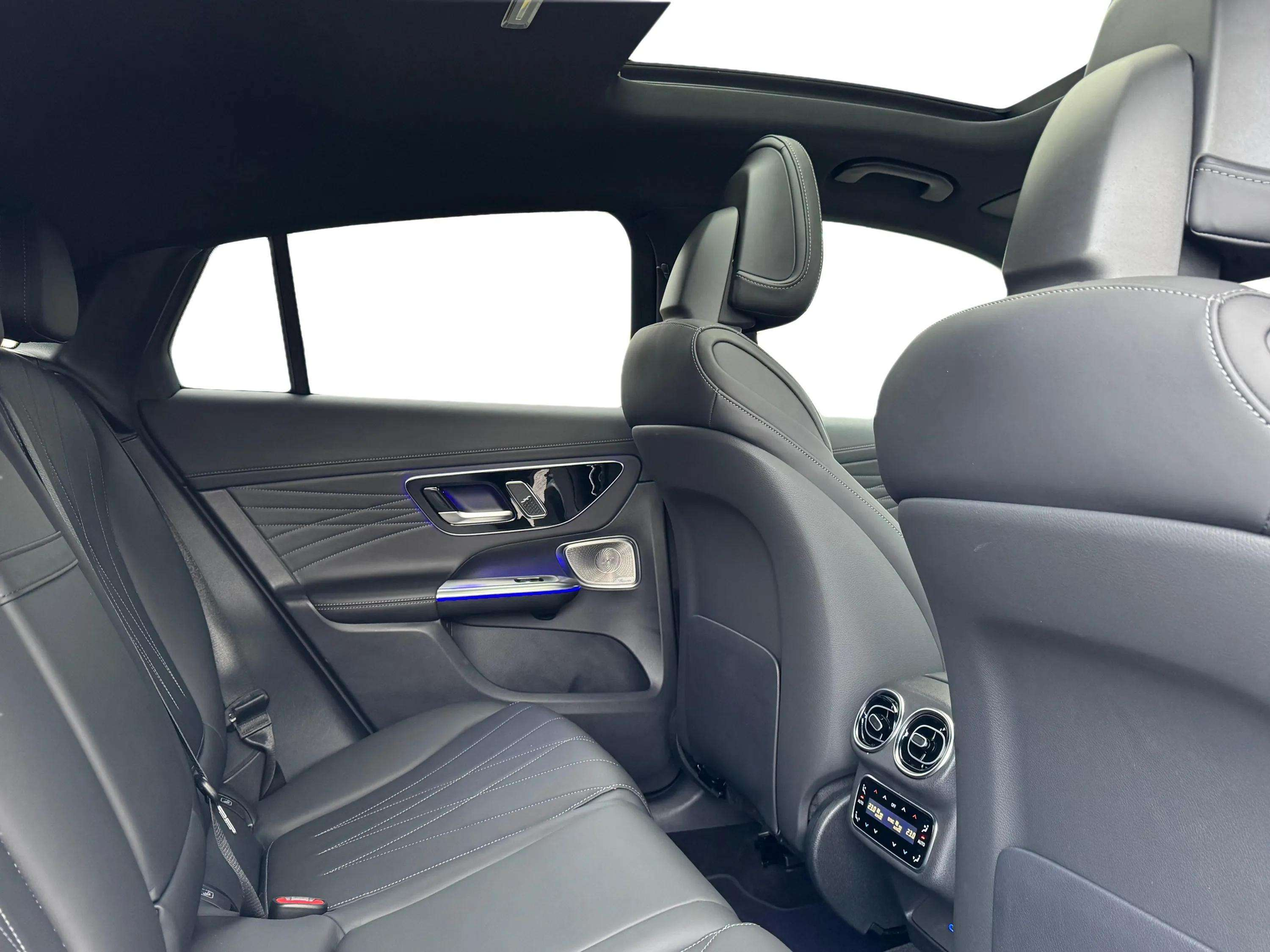 listing desktop thumbnail image 17