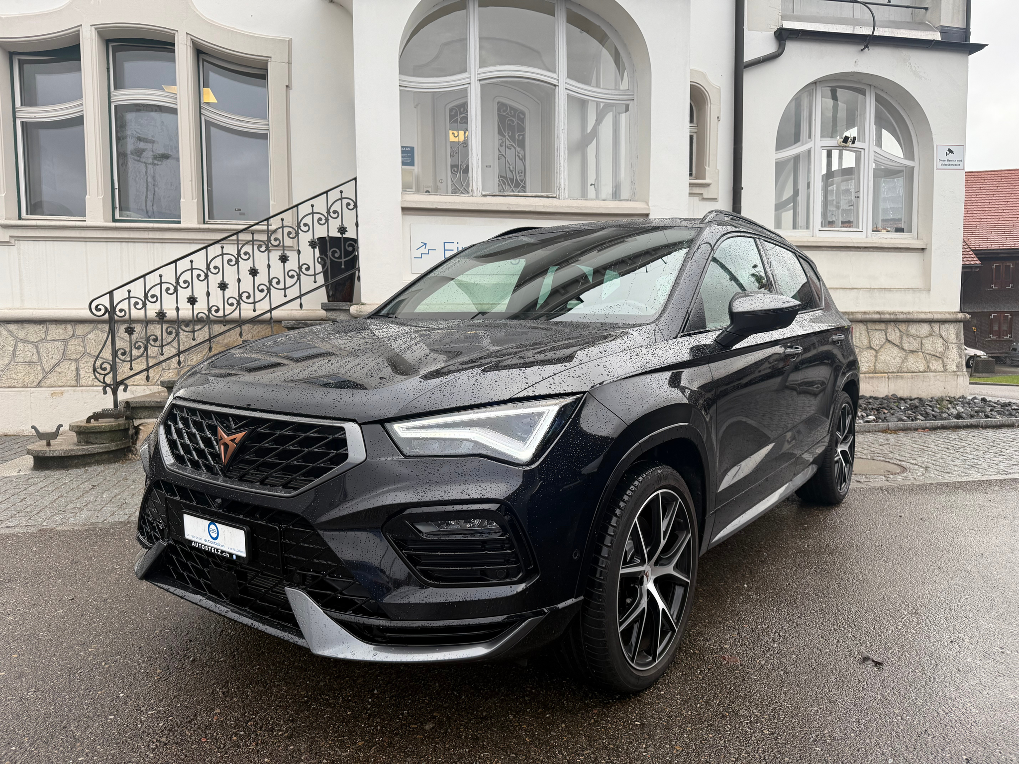 listing desktop thumbnail image 1